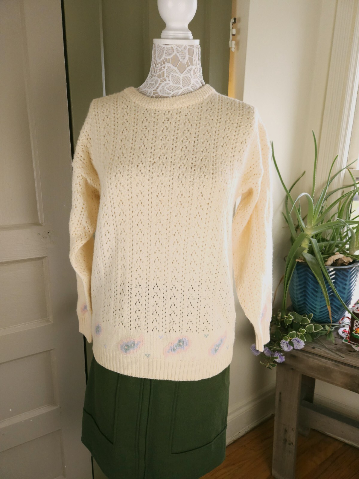 J.G. Hook Vintage Wool Cream Pointelle Needlepoint Embroidered Sweater Medium