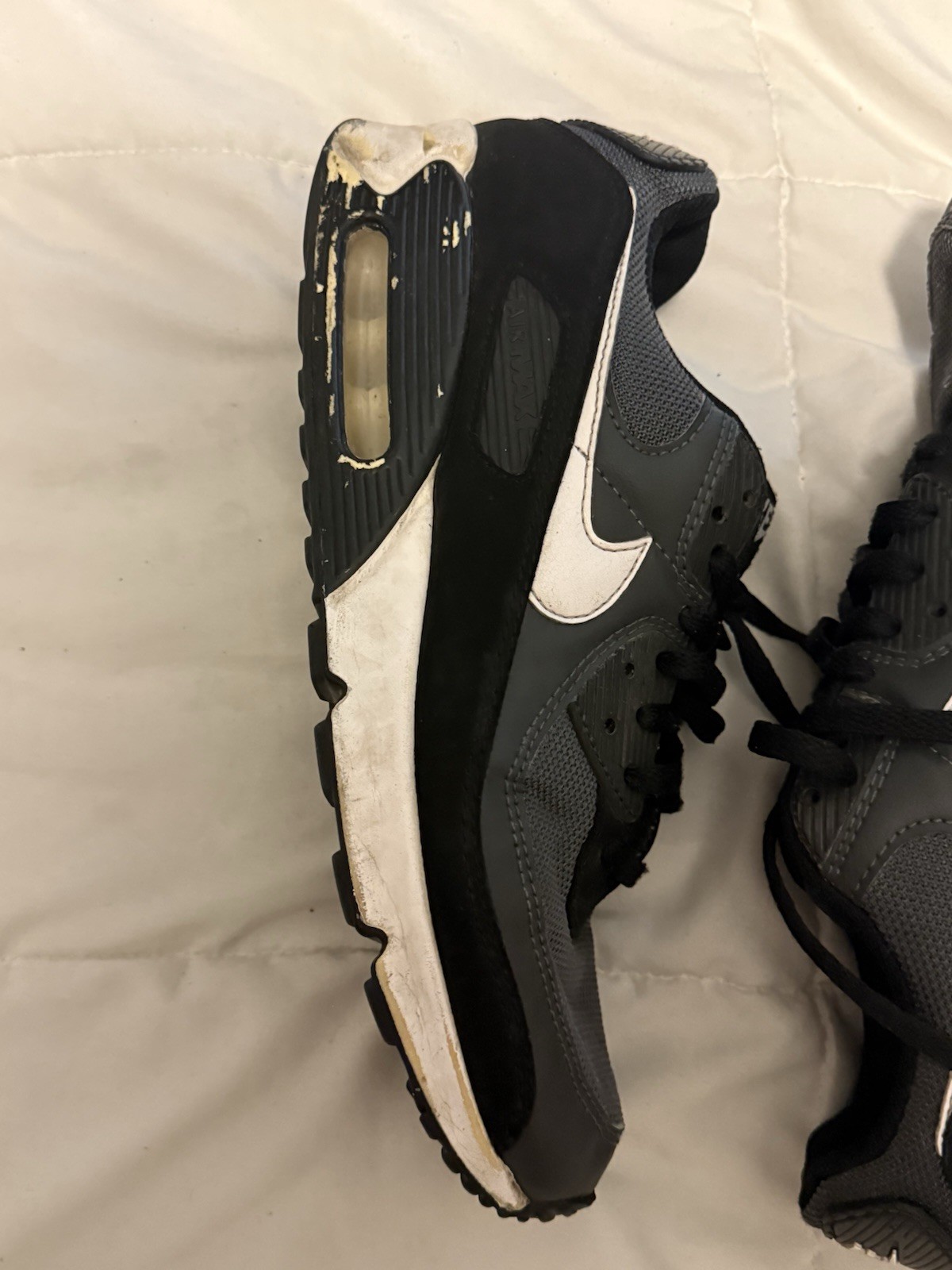 Nike Air Max Men’s Low Top Lace-Up Sneakers Black/Gray/White Rubber Sole