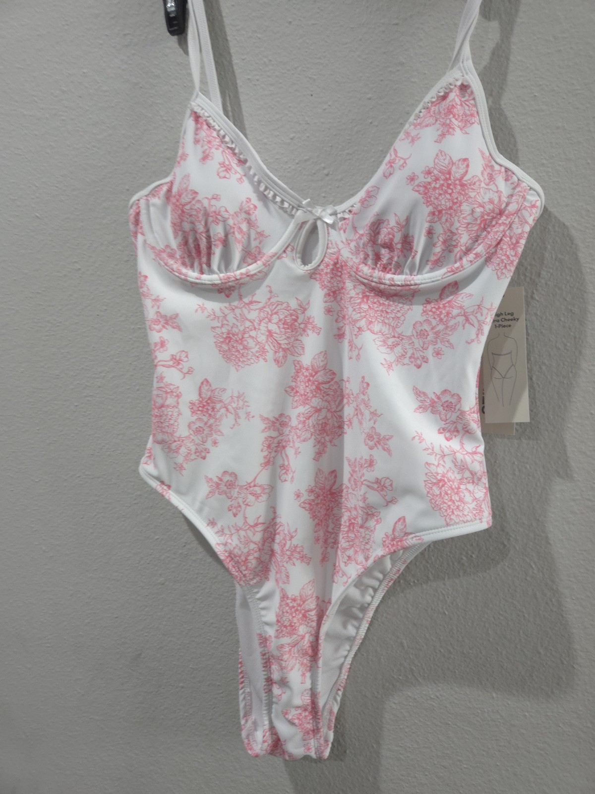 BRAND NEW no Boundaries 1 Piece White With Pink Flowers Swimsuit Size Med #154