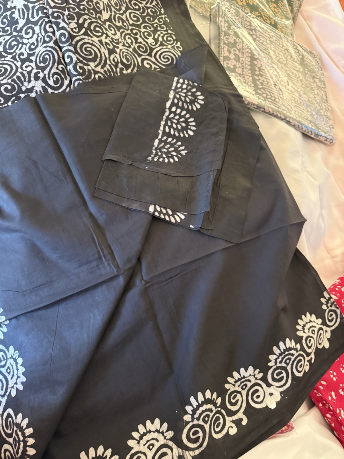 NEW 🆕, Cotton BATIK SAREE. ( Item#L2736 ) including blouse piece.