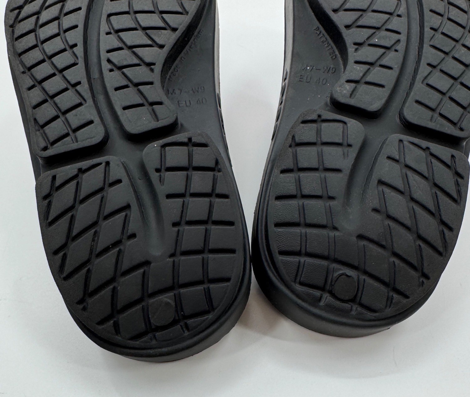 Oofos OOahh Luxe Iridescent Midnight Spectre Recovery Slides Size 9 EU 40