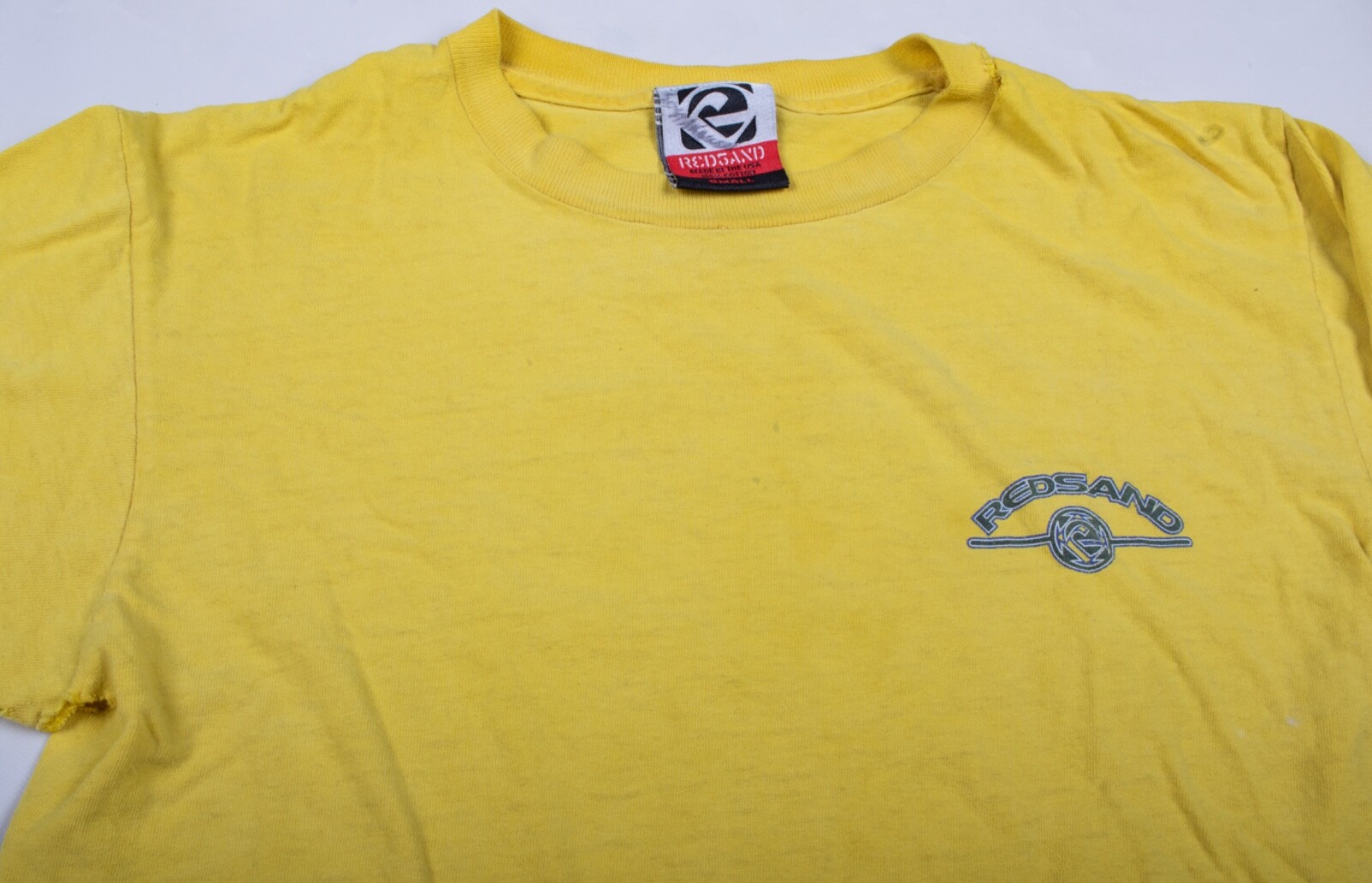 Vintage 2000 Red Sand American Standard Worn Distressed Yellow Shirt Men’s Small
