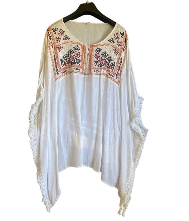 NWOT Rivera Sun White Embroidered Pancho Style Tunic. Size Large