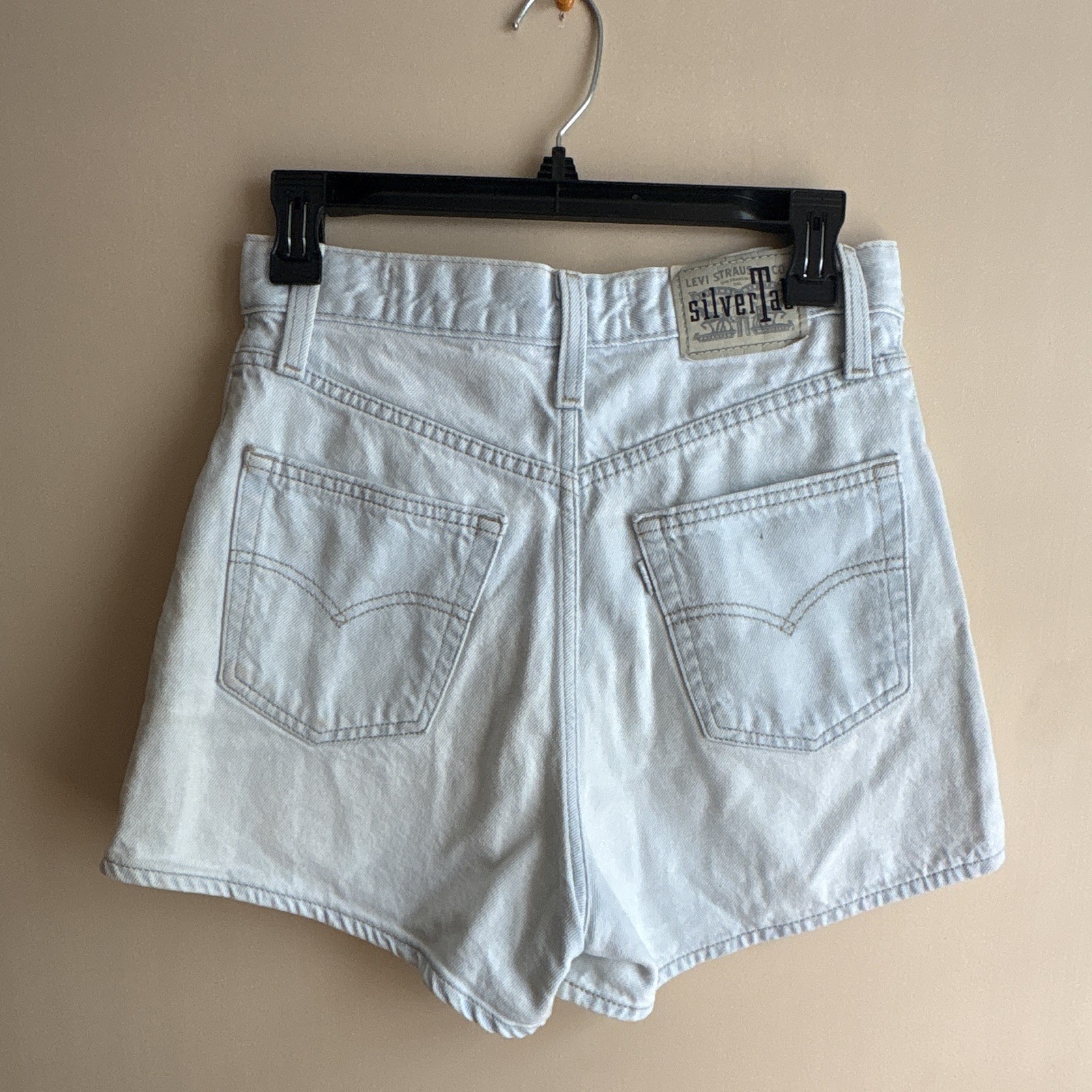 Levi’s SilverTab Women’s Light Wash Blue Mom High Rise Denim Shorts 31 Pockets