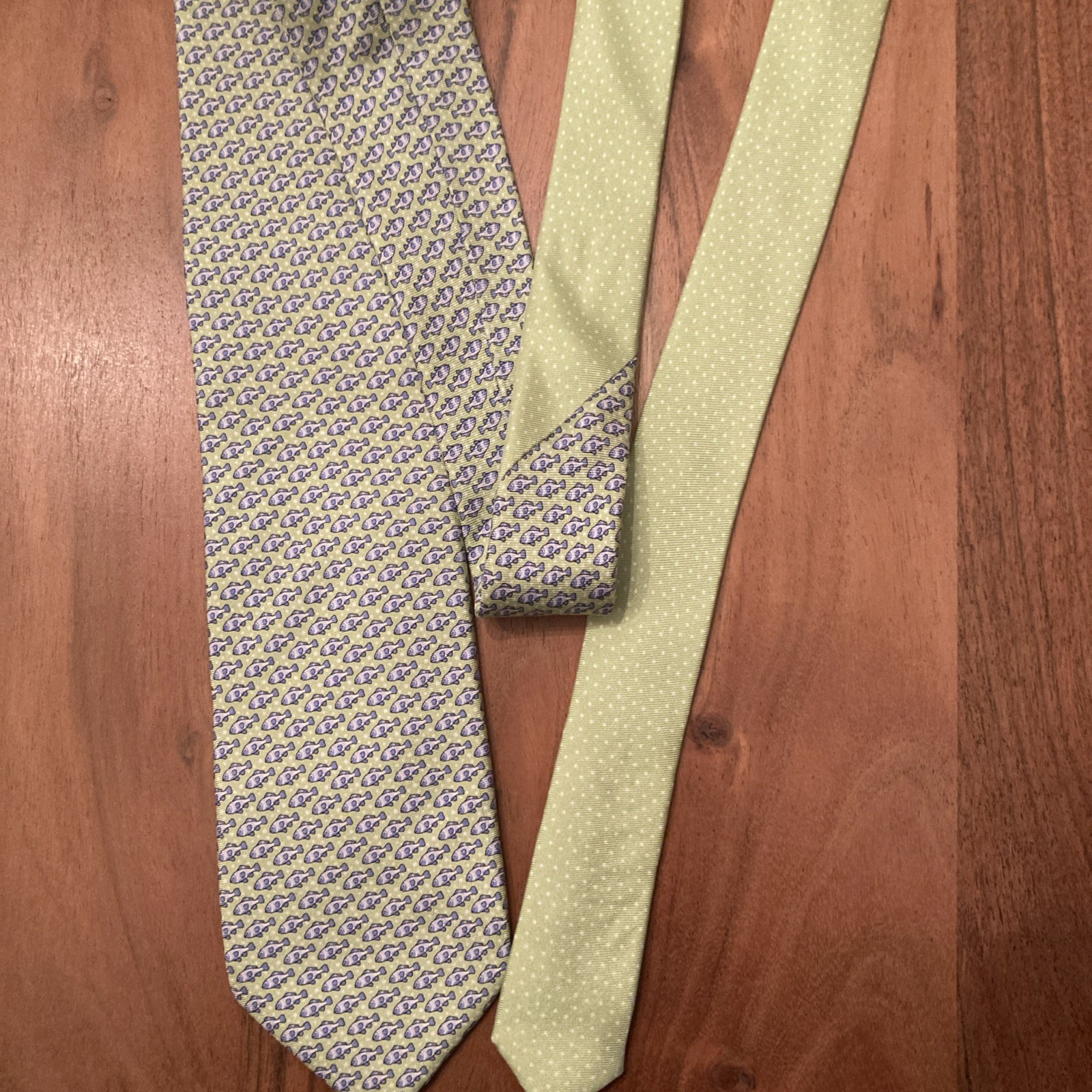 Tommy Hilfiger Green Silk Tie Blue Fish Pattern 3.25″ x 59″ | T880