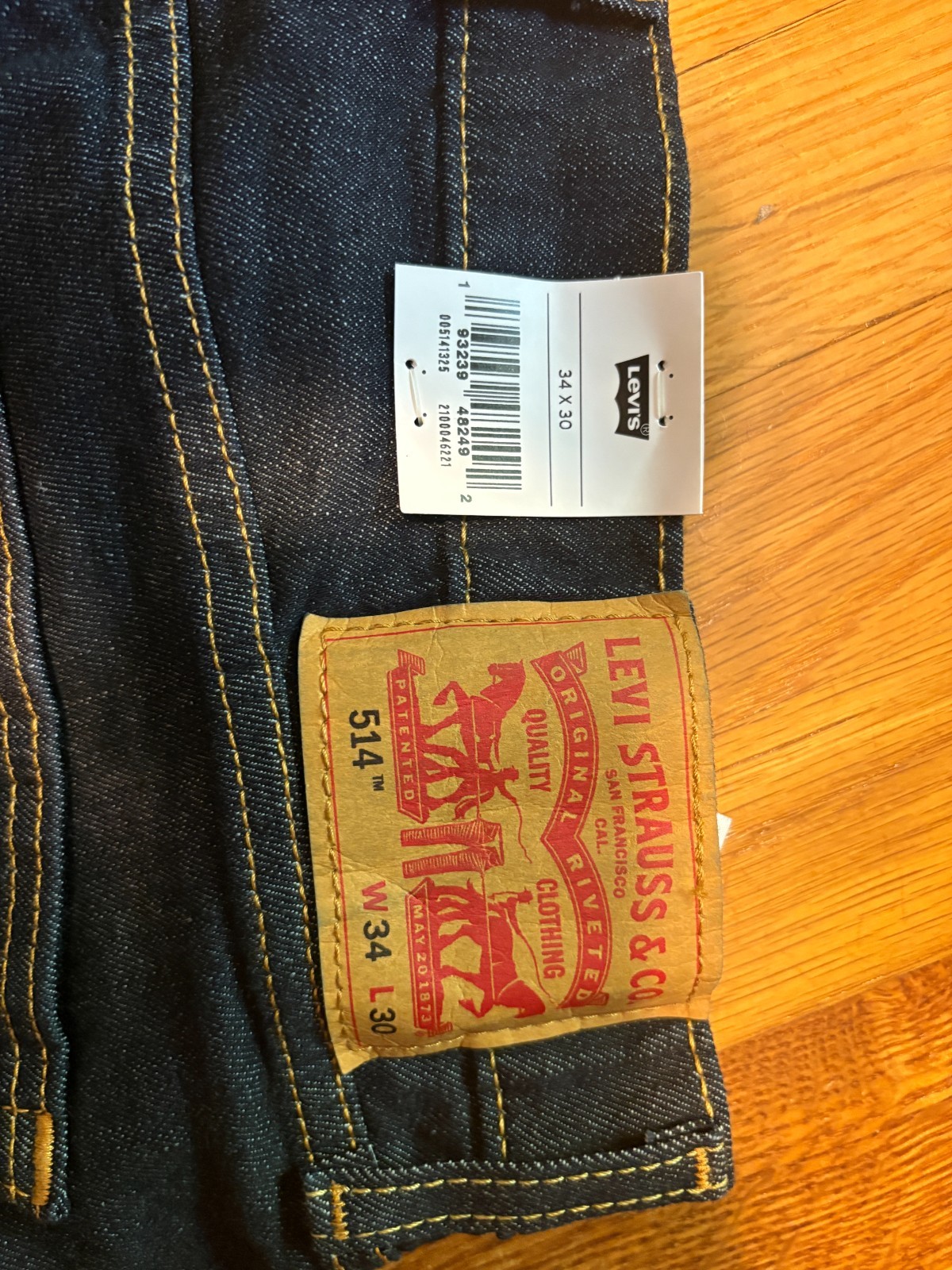 NWT Levi’s 514 Straight Fit Men’s Jeans 34×30 Cleaner Dark Wash 00514-1325