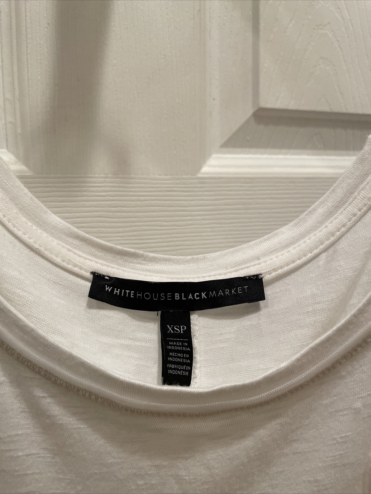 White House Black Market Sz XSP pretty white ￼Short Sleeve Top Blouse pretty