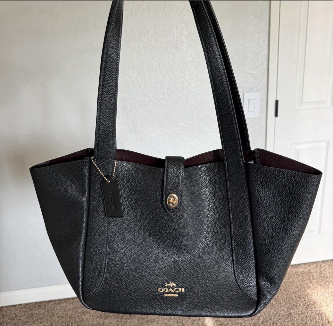 Coach Black Pebbled Tote Shoulder Bag, Magnetic, Gold Hardware, Large