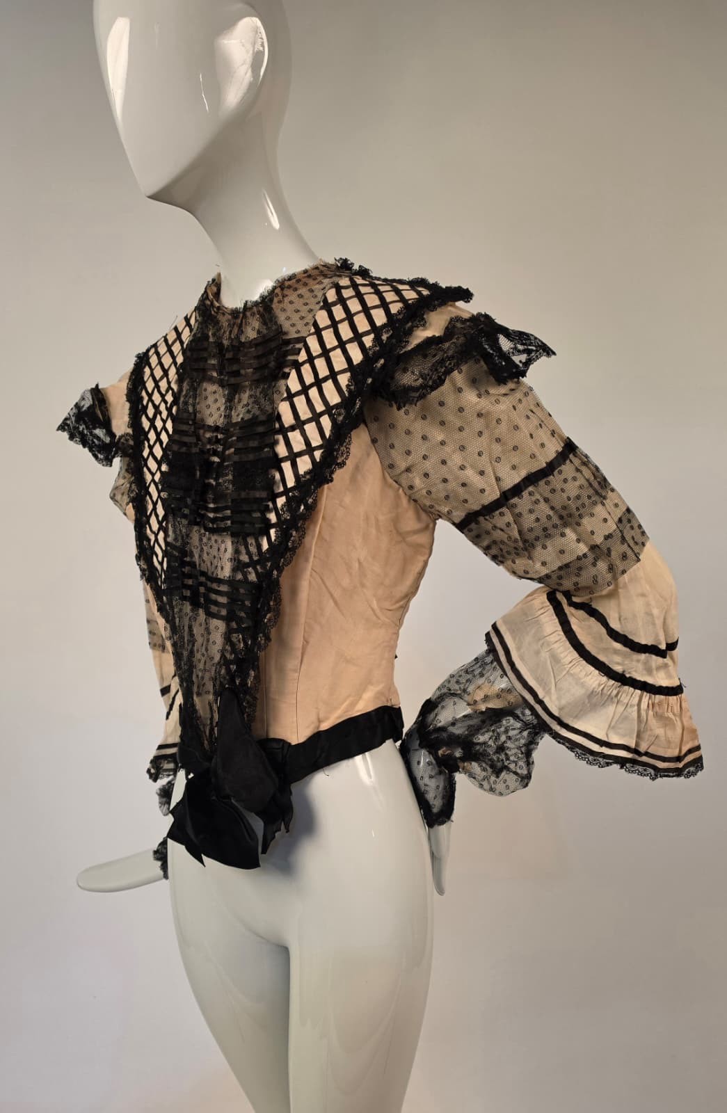 EARLY EDWARDIAN IVORY + BLACK BODICE W LATTICE LAPEL DETAILS