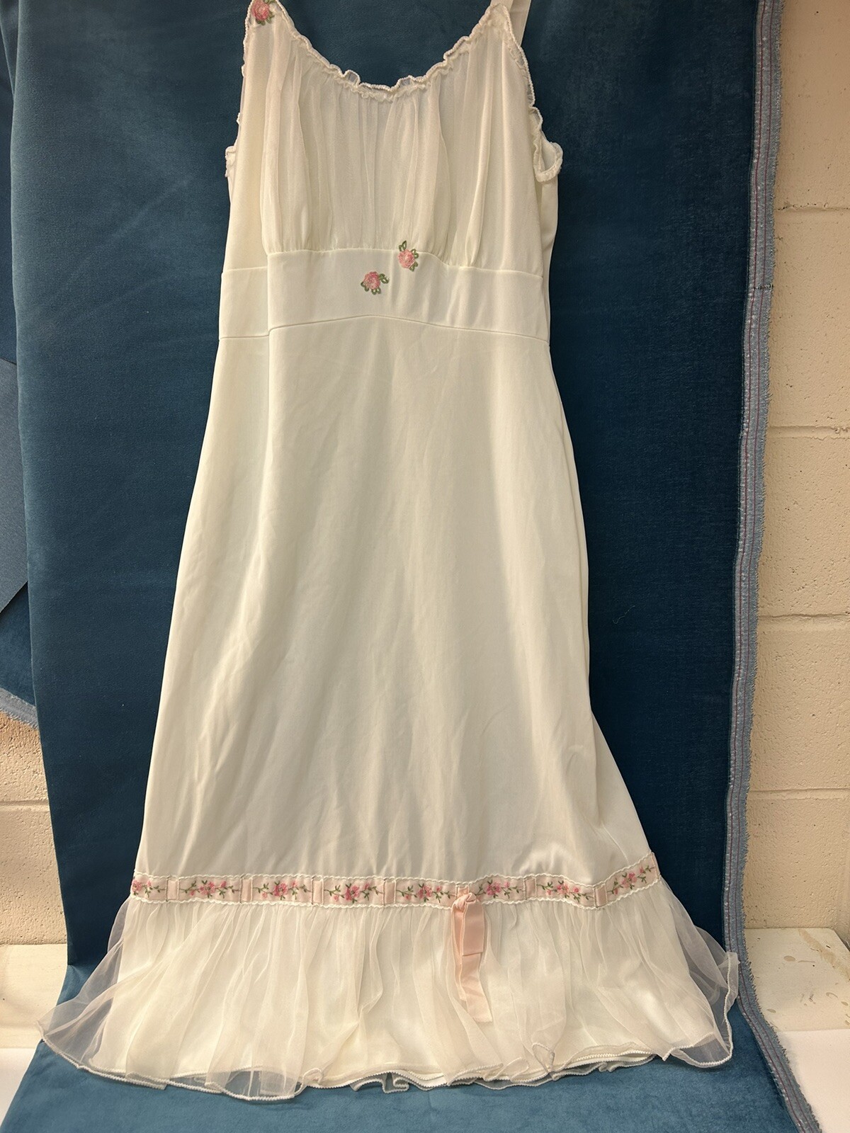 1950’s Nightgown Chiffon Ribbon Ruffle Vintage Creamy White