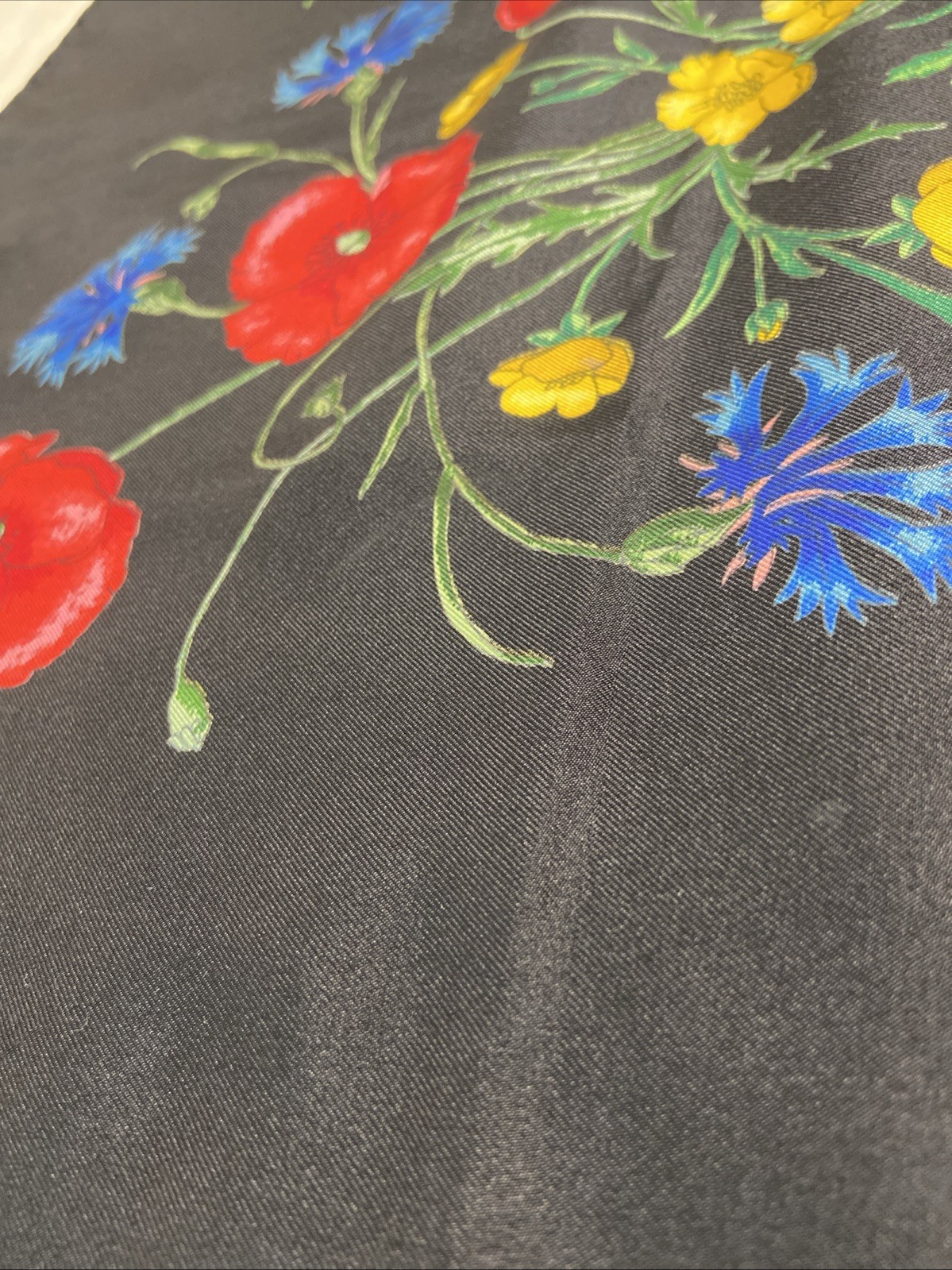 GUCCI Flora Silk Scarf 33in Flower Botanical Pattern Classic Luxury Italy