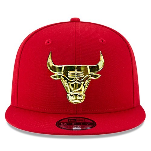 New Era Chicago Bulls Black Snapback Hat NBA Metallic Gold Team Badge Cap