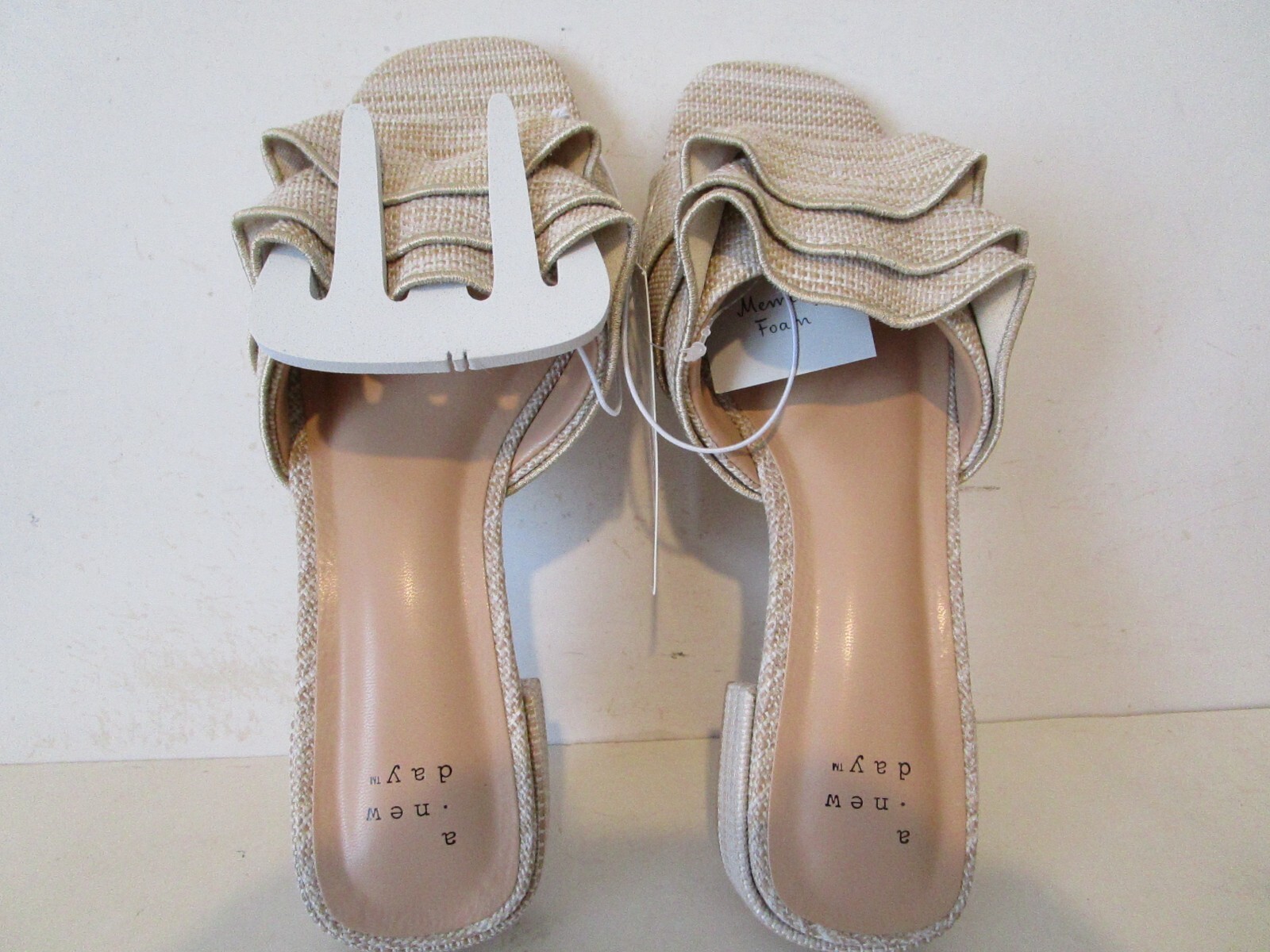 A New DAy Womens Lyta Raffia Ruffle Sandals w/ Memory Foam Insole Beige Size 6