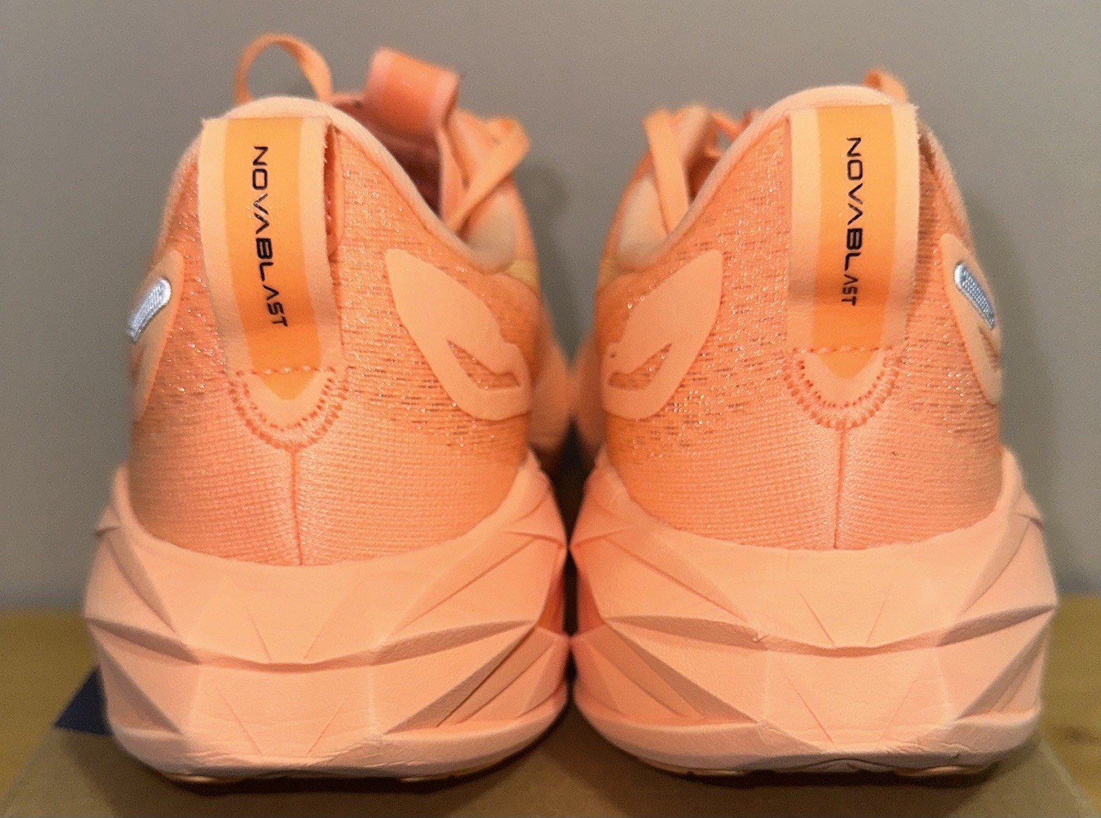 ASICS Novablast 4 1011B887-800 Peach Orange Men’s 9.5 POWB