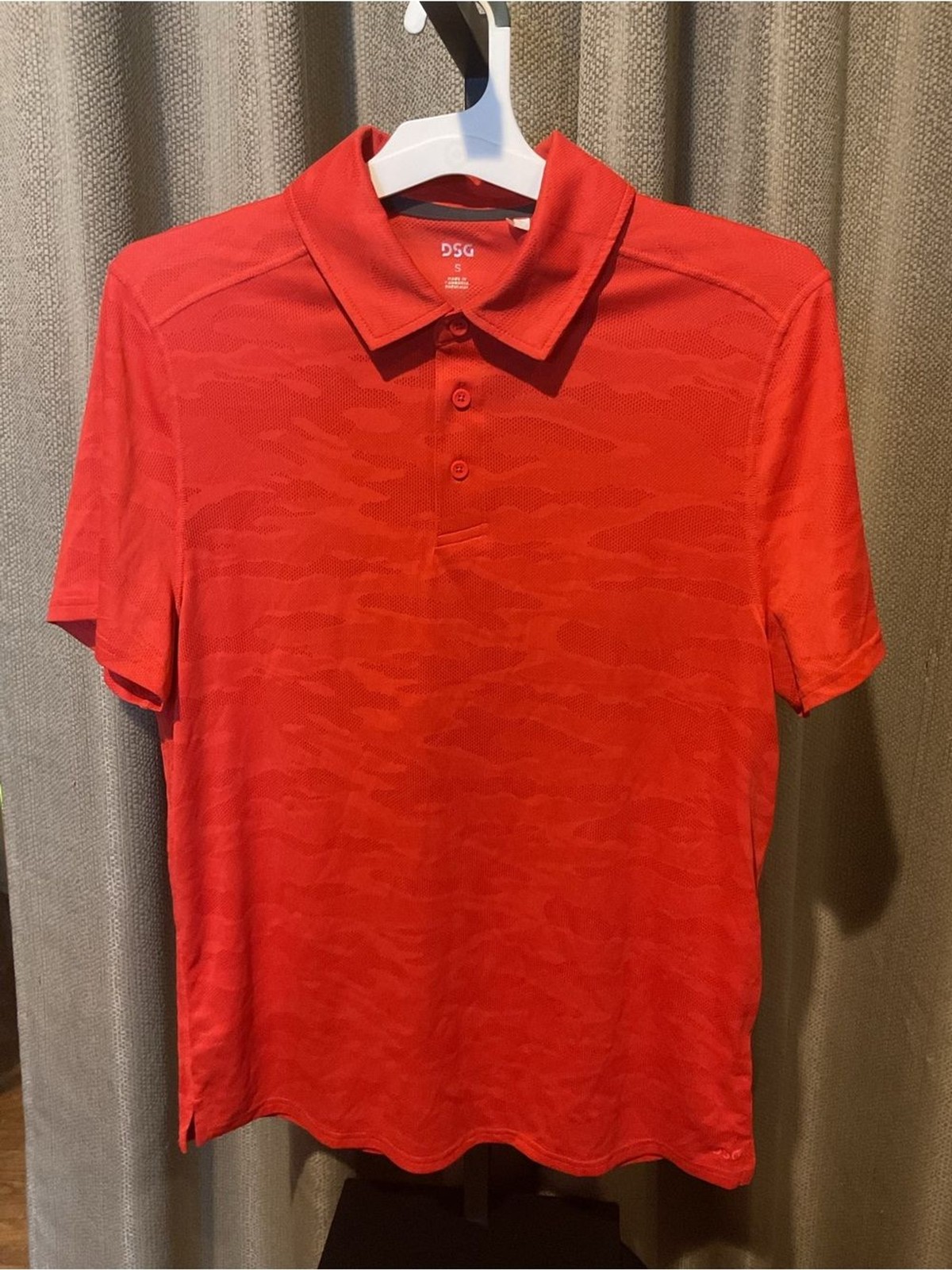 DSG Men’s Bright Red Polo Golf Shirt with Subtle Jacquard Pattern S