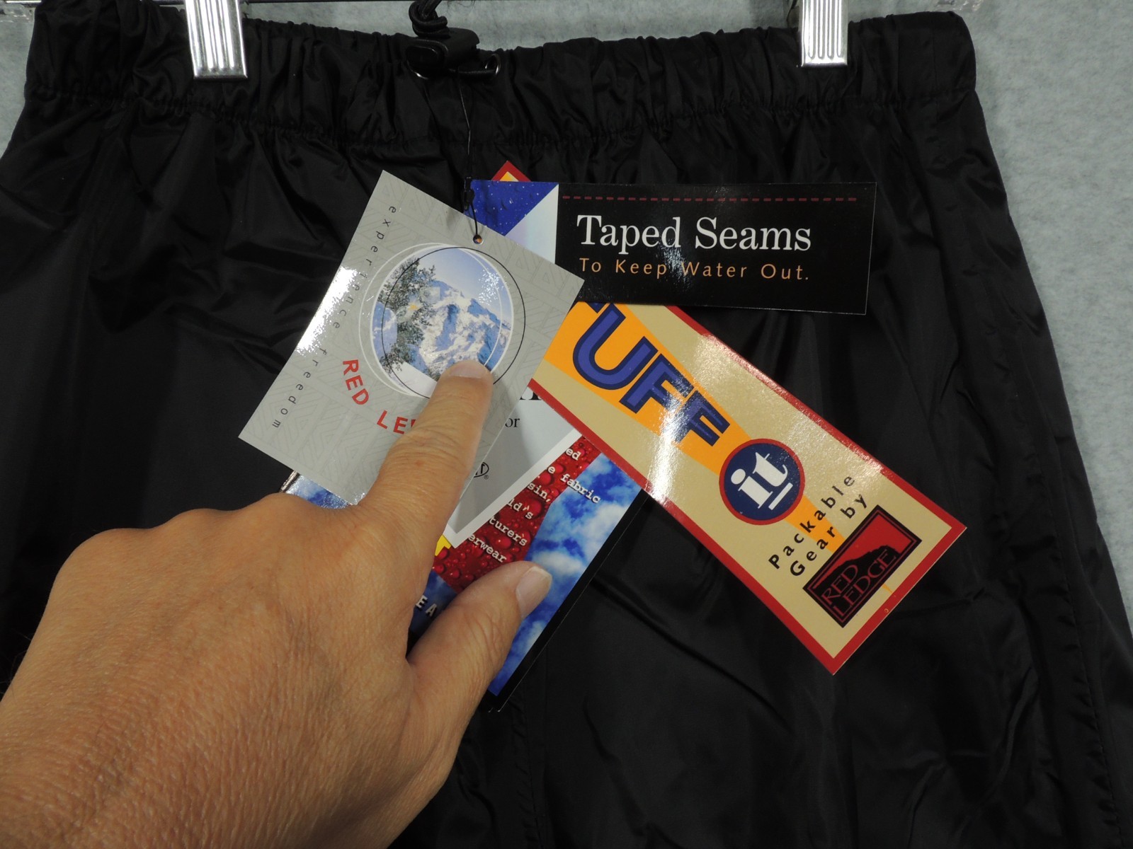 WOMENS MEDIUM RED LEDGE LIGHTWEIGHT WATERPROOF RAIN PANTS w/ STUFF PACK, BLACK