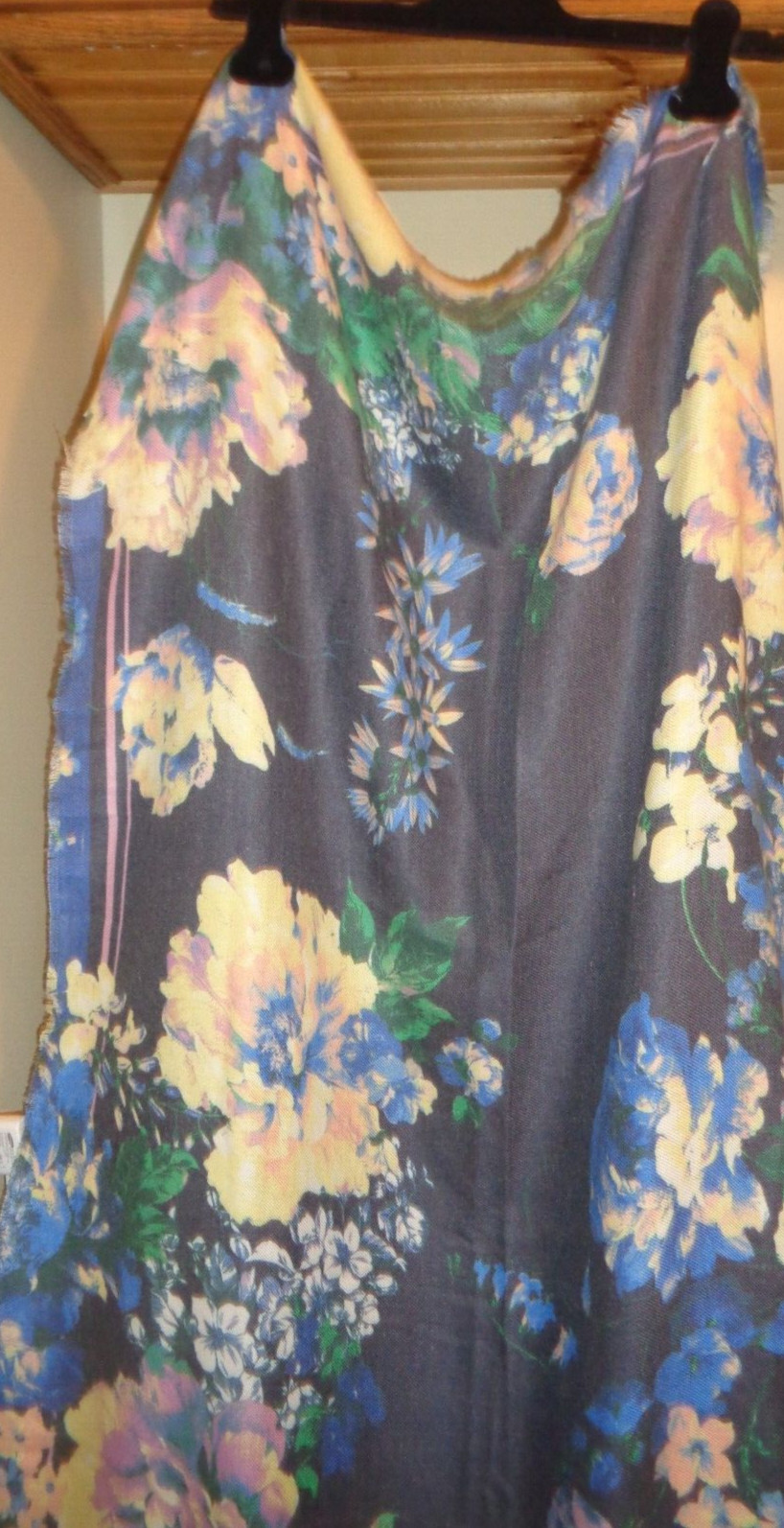 VINCE CAMUTO NAVY PAINTERLY BLOOM LONG / WIDE SUPERSOFT WRAP NWT 30X76 IN