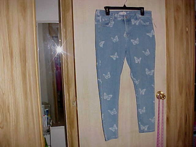 Women’s Jeans 14 Savvy Butterflies Light Blue Waist34 Inseam25 Hips42 Rise10