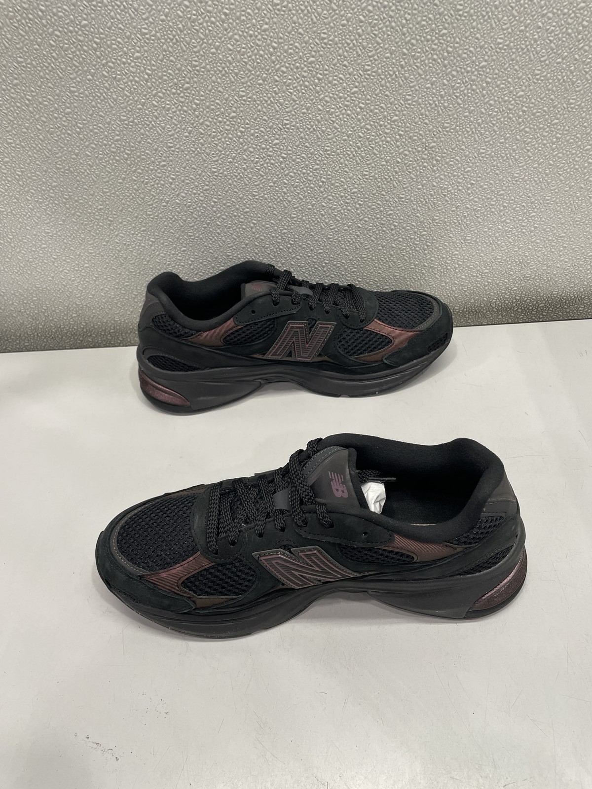 New Balance 2010 Lifestyle Sneakers Unisex M10, W11.5 In Black With Iridescent