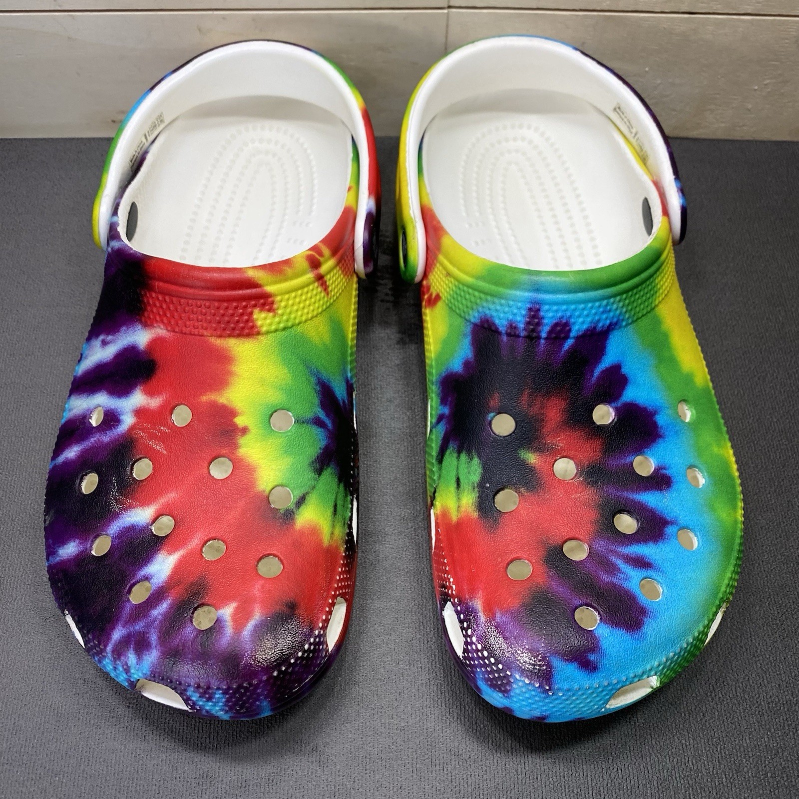 Crocs Classic Clogs Tie Dye Women’s Size 9 Shoes Waterproof Slip-Ons