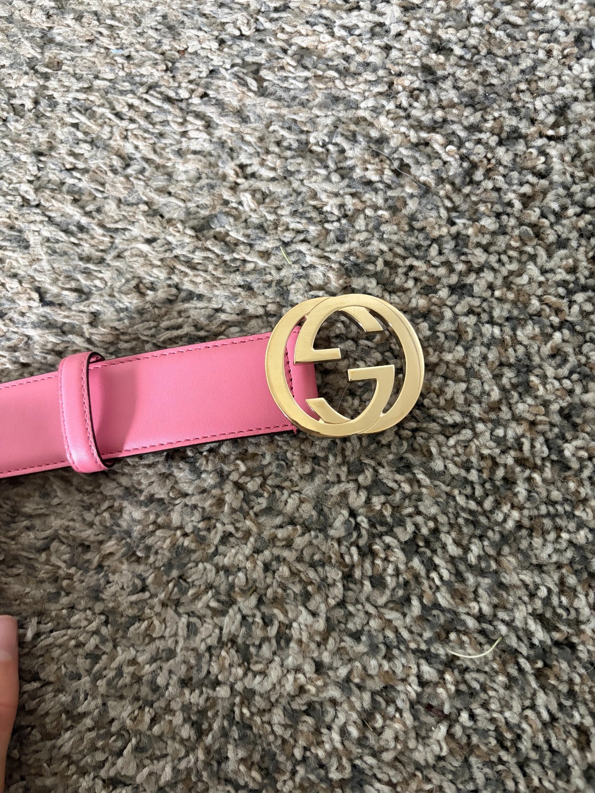 Pink Gucci Belt Size 75-30. Only worn a few times, no creasing on leather.