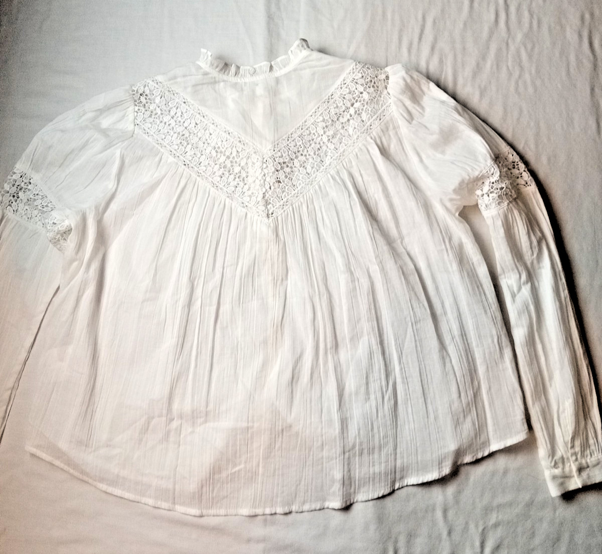 ‘A loves a’ White Lace Blouse, lace , ruffled collar, like Victorian Doen Medium