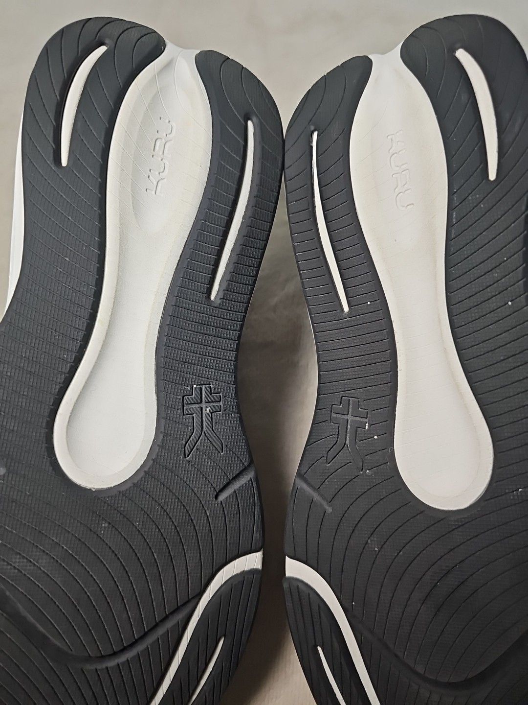 Kuru Atom 2 With Cloud+ – Jet Black/Bright White – Size 10 Medium Men’s No Box