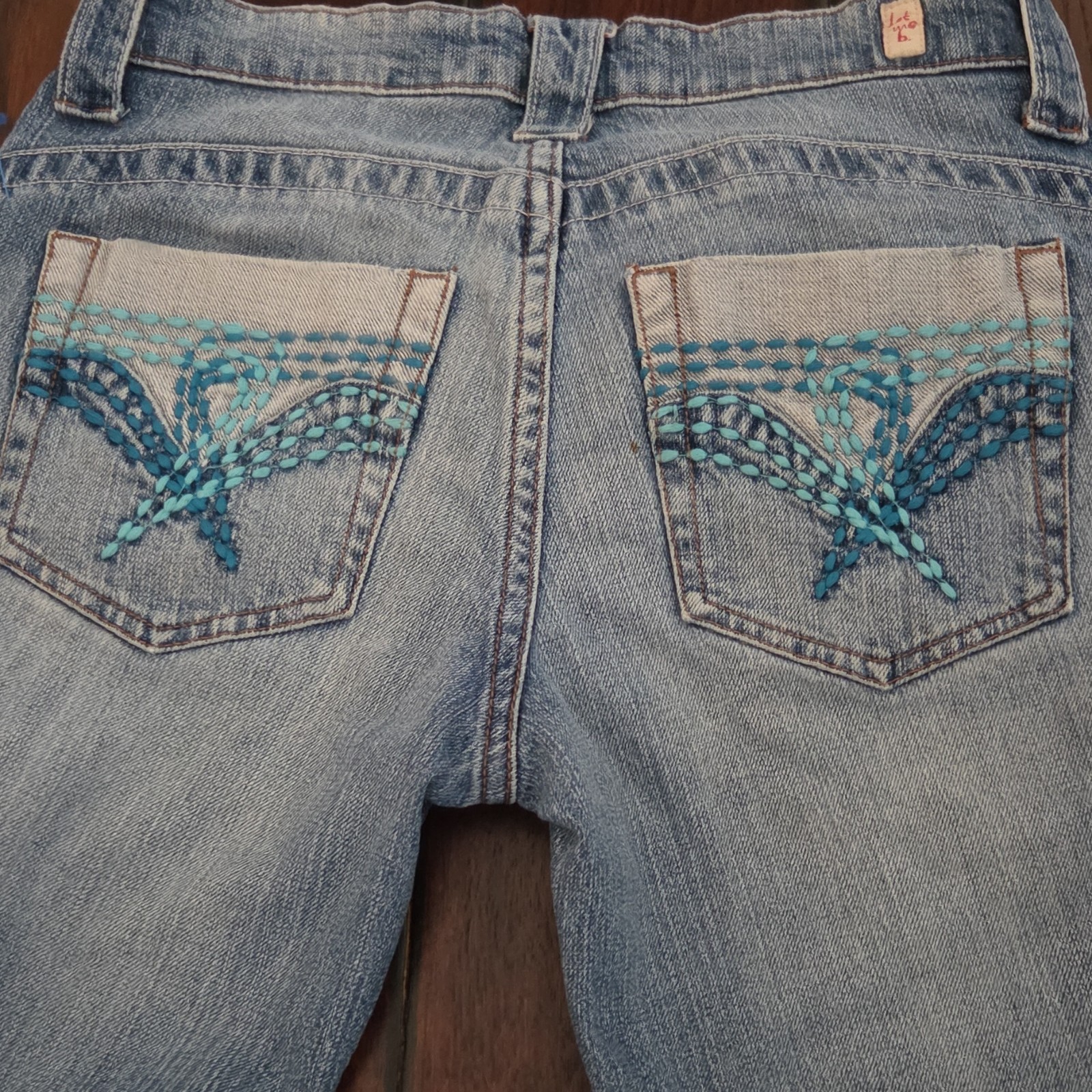 Bongo Womens Size 3 Capri Jeans Light Wash Embroidered Pocket Denim