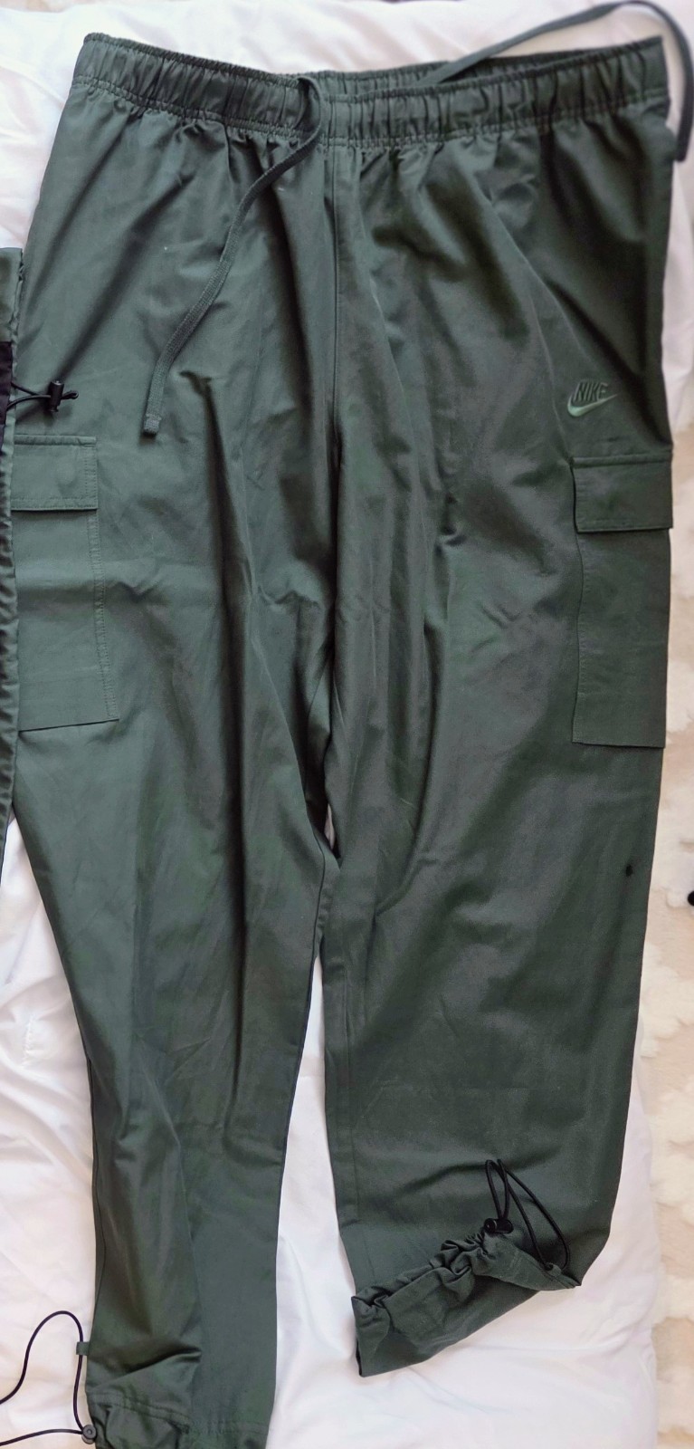 Nike Men’s Green Cargo Pants L Regular Fit Tapered Leg Drawstring Pockets