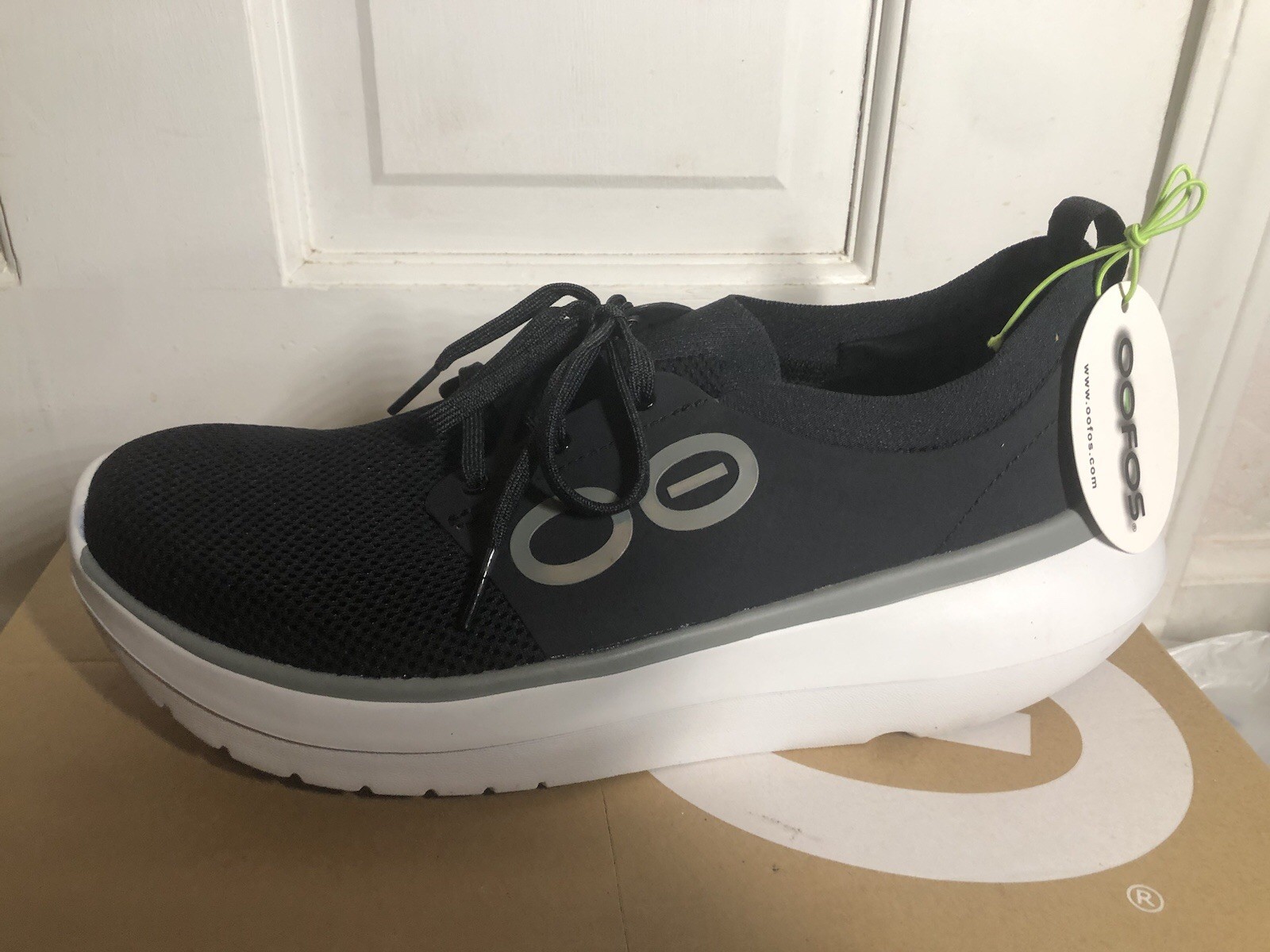 OOFOS OOMY Stride Mens White Black Shoes Size 9.5