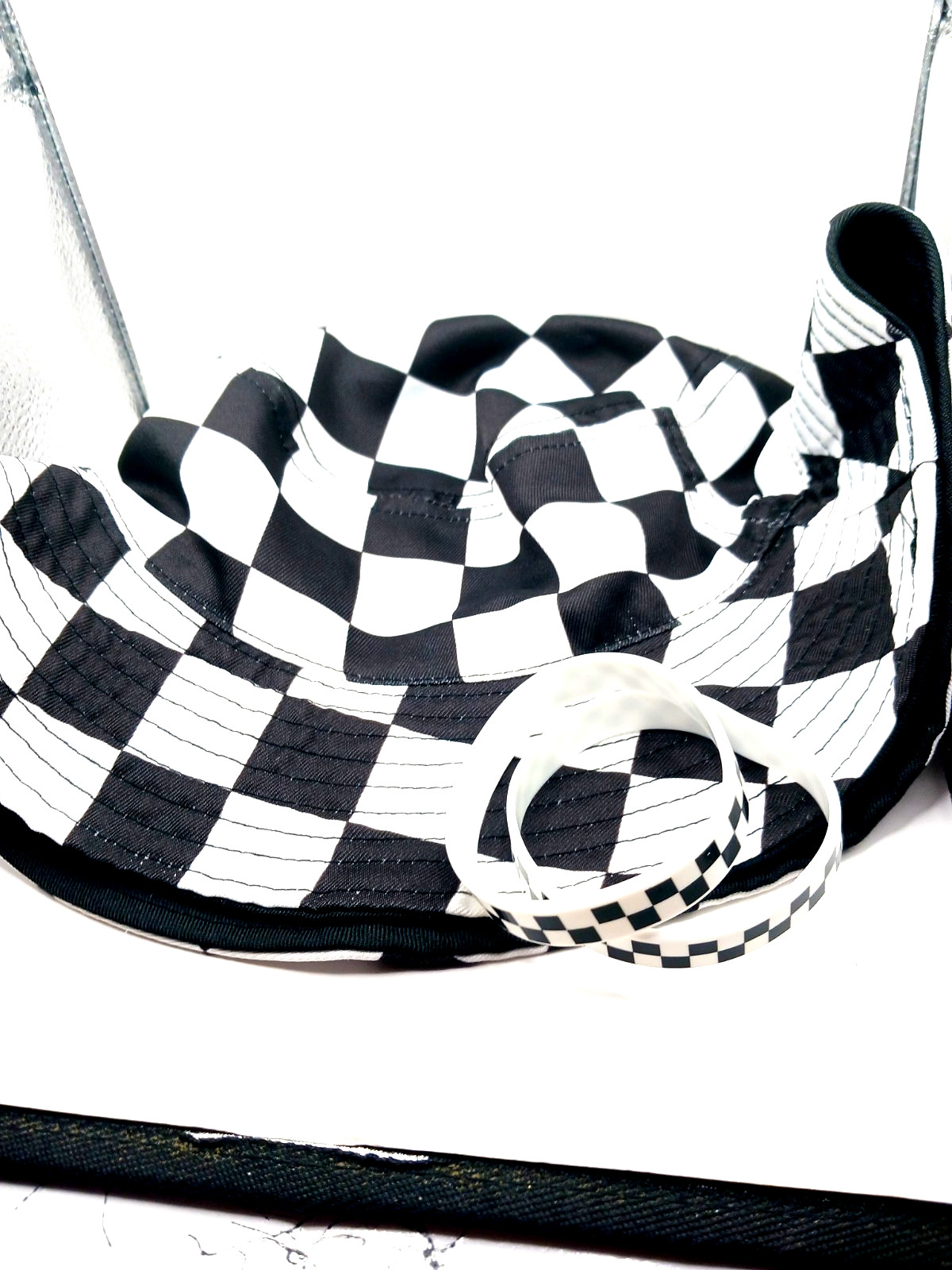 Skater Bucket Hat Checkered Reversible + 2 Silicone-Rubber Checkered Bracelets