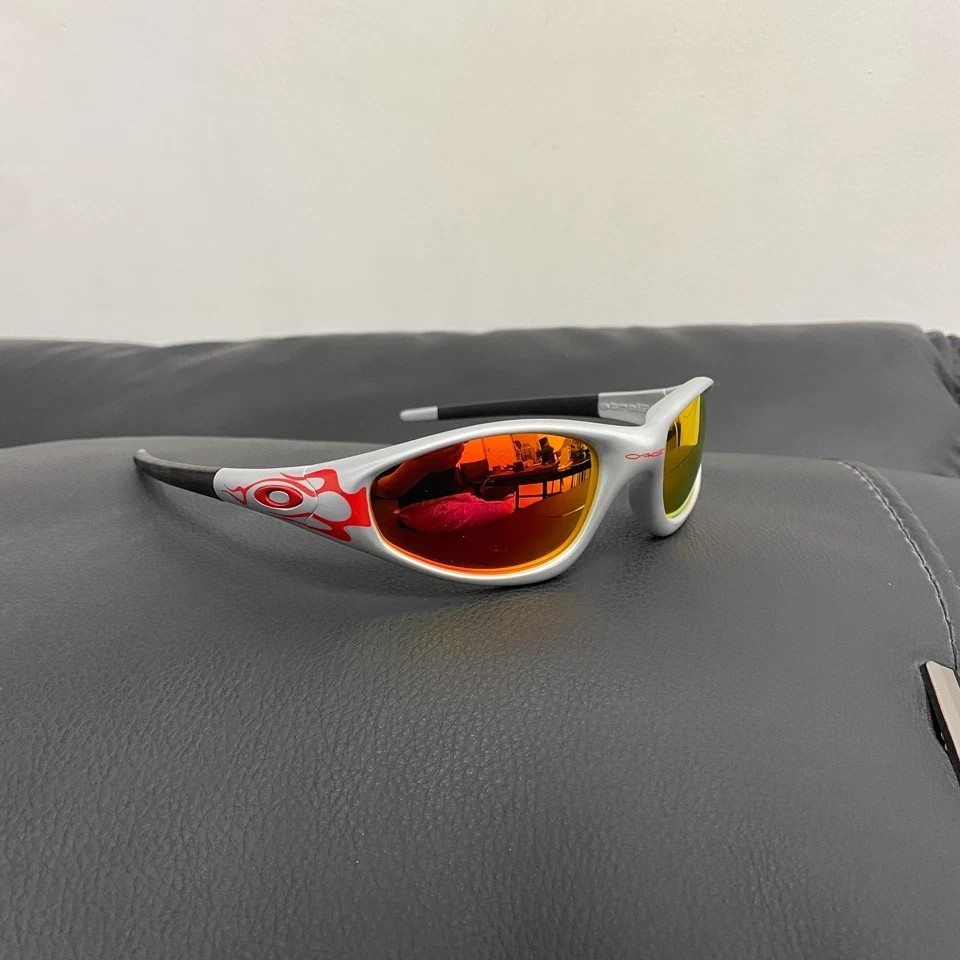 Vintage Oakley Straight Jacket 99 Muzm 9505 Sunglasses Silver Frames Red Lenses