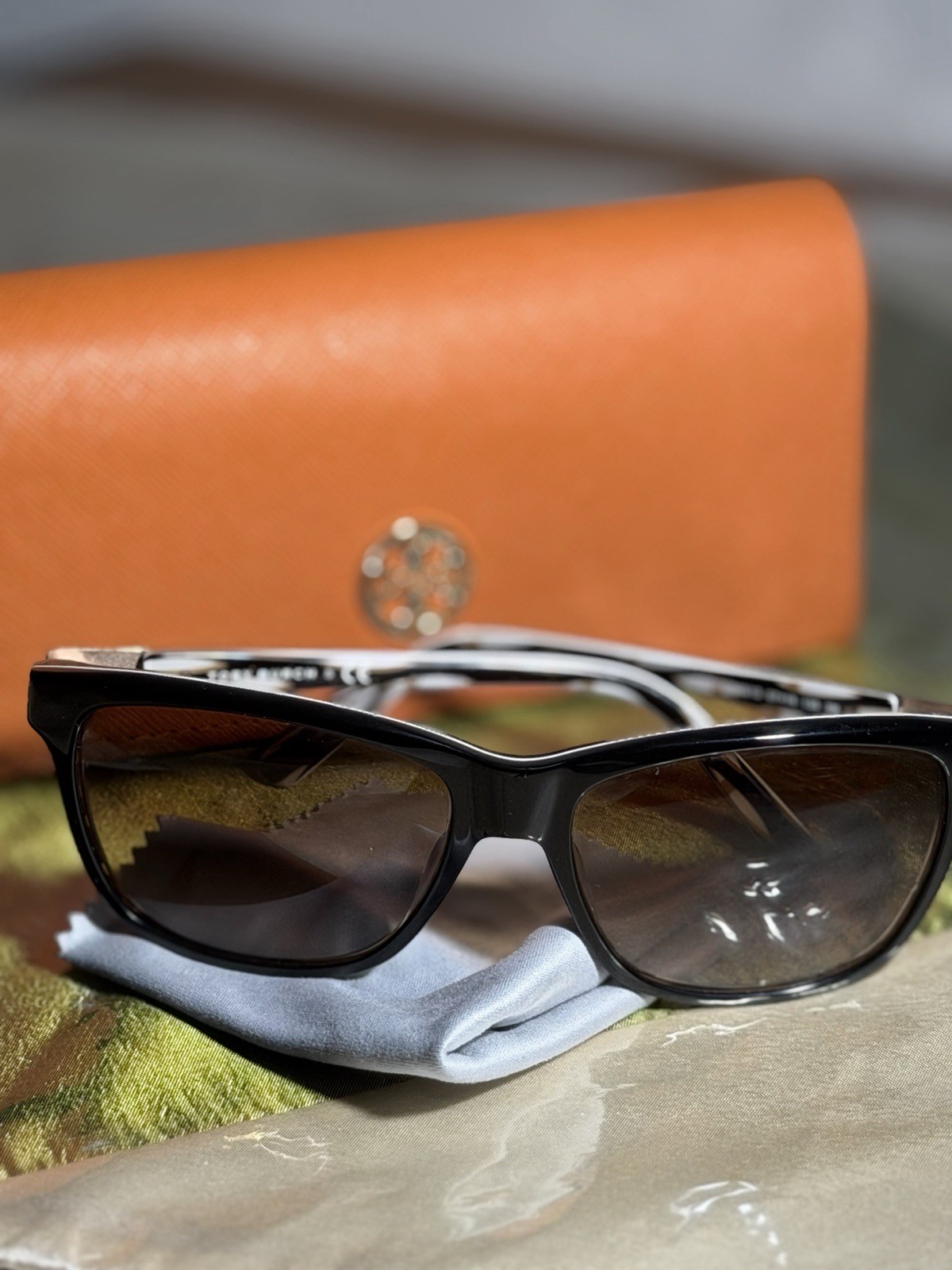 Tory Burch TY7031 Rectangle Sunglasses Black Plastic Frame Brown Gradient UV400