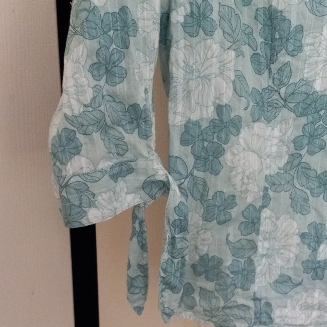Lane Bryant Women’s Plus 18/20 Blue White Floral Collared 3/4 Sleeve Blouse
