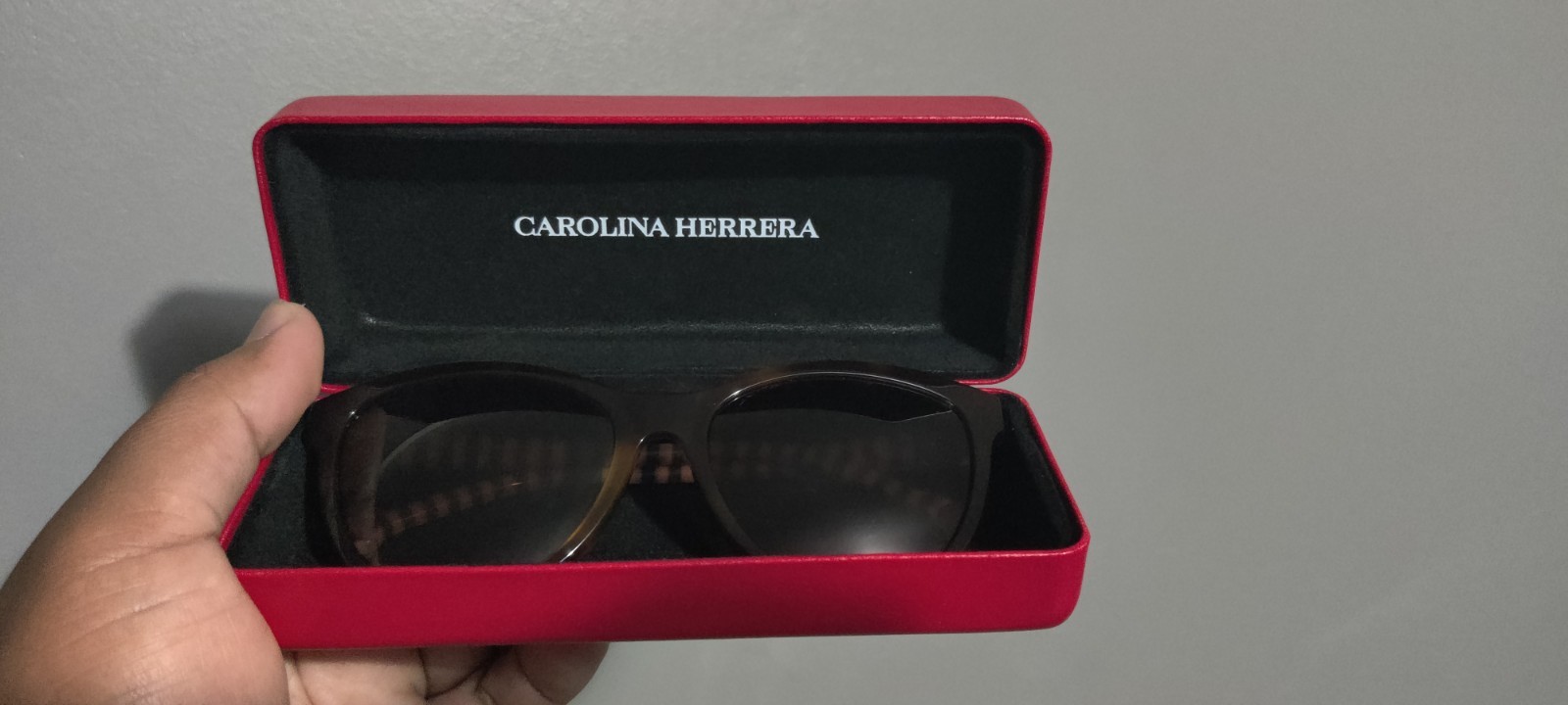 Carolina Herrera SHE892K Cat Eye Brown Gradient Sunglasses UV400 56-17-140
