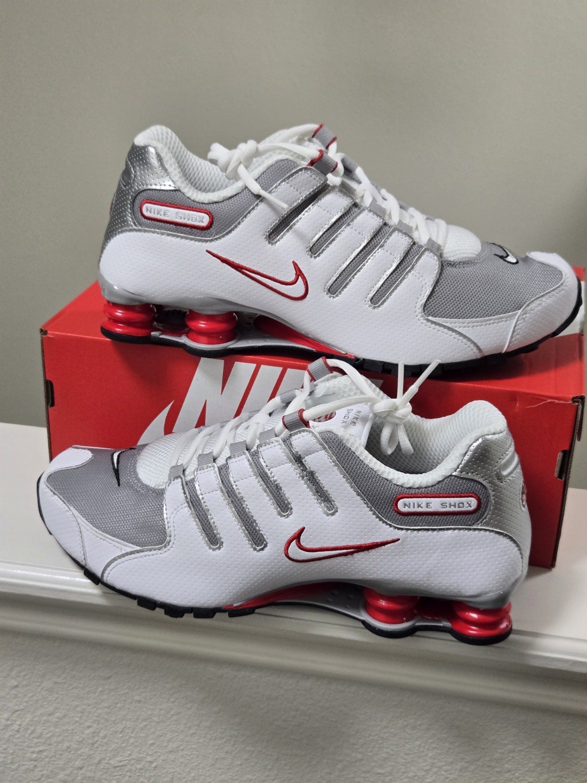 Nike Shox NZ White/Sport Red/Cool Gray/Metallic Silver Men’s Size 10 378341-104