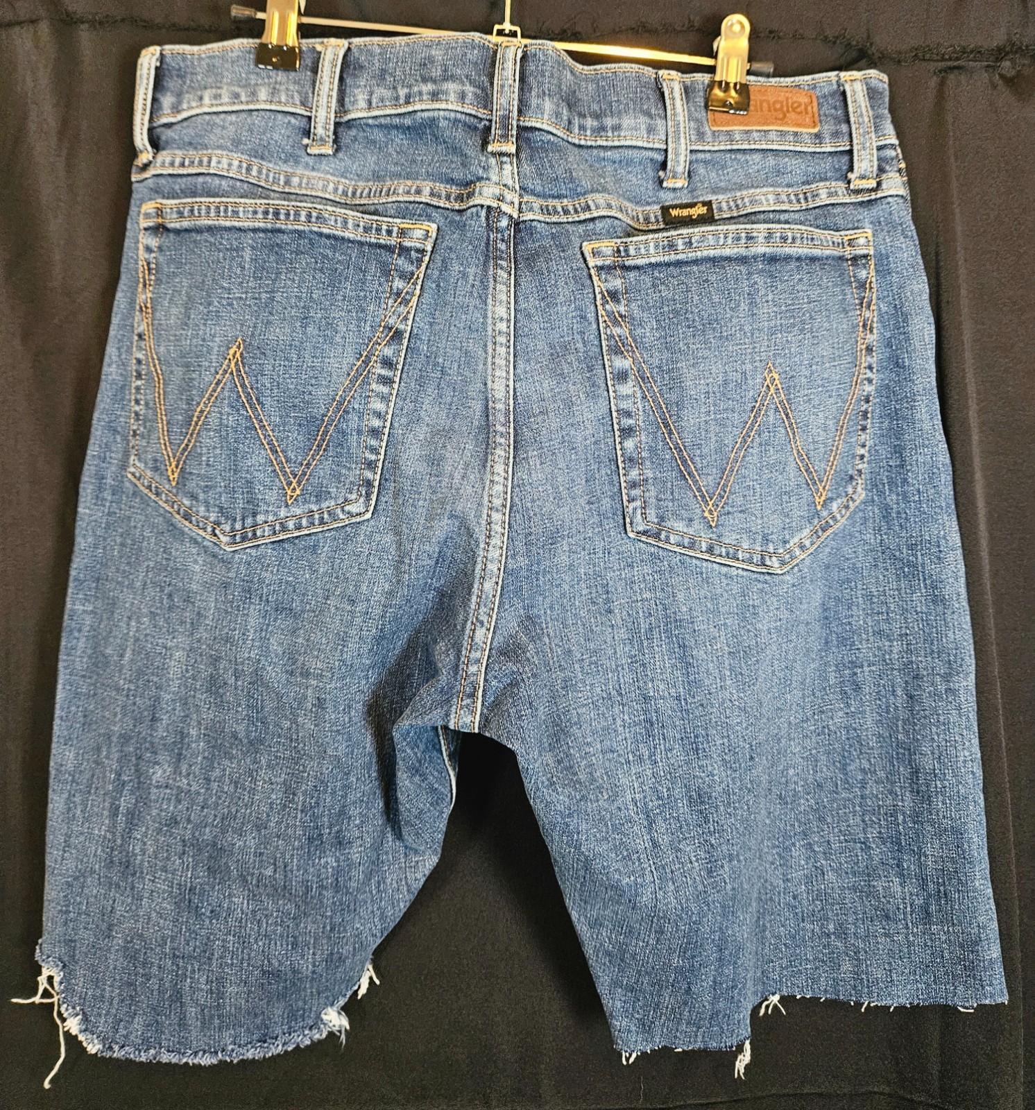 Wrangler Mid-Thigh Cowboy Jort SZ 34×10″ Knee Length Distressed Frayed Bermuda