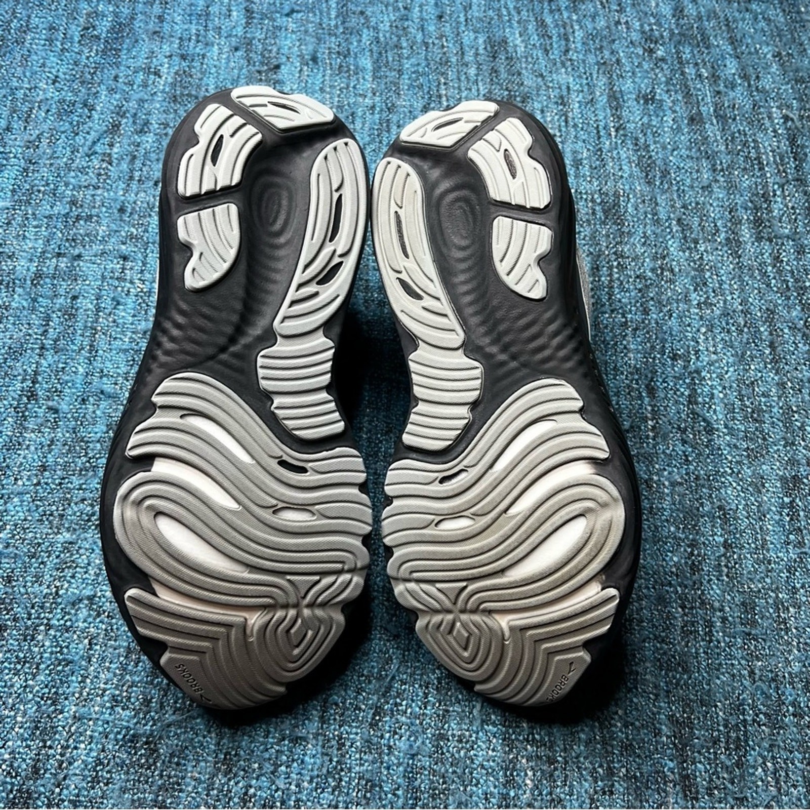 Brooks Glycerin 22 Running Shoes in Primer Grey Ebony Men’s Size 9.5 WIDE 2E