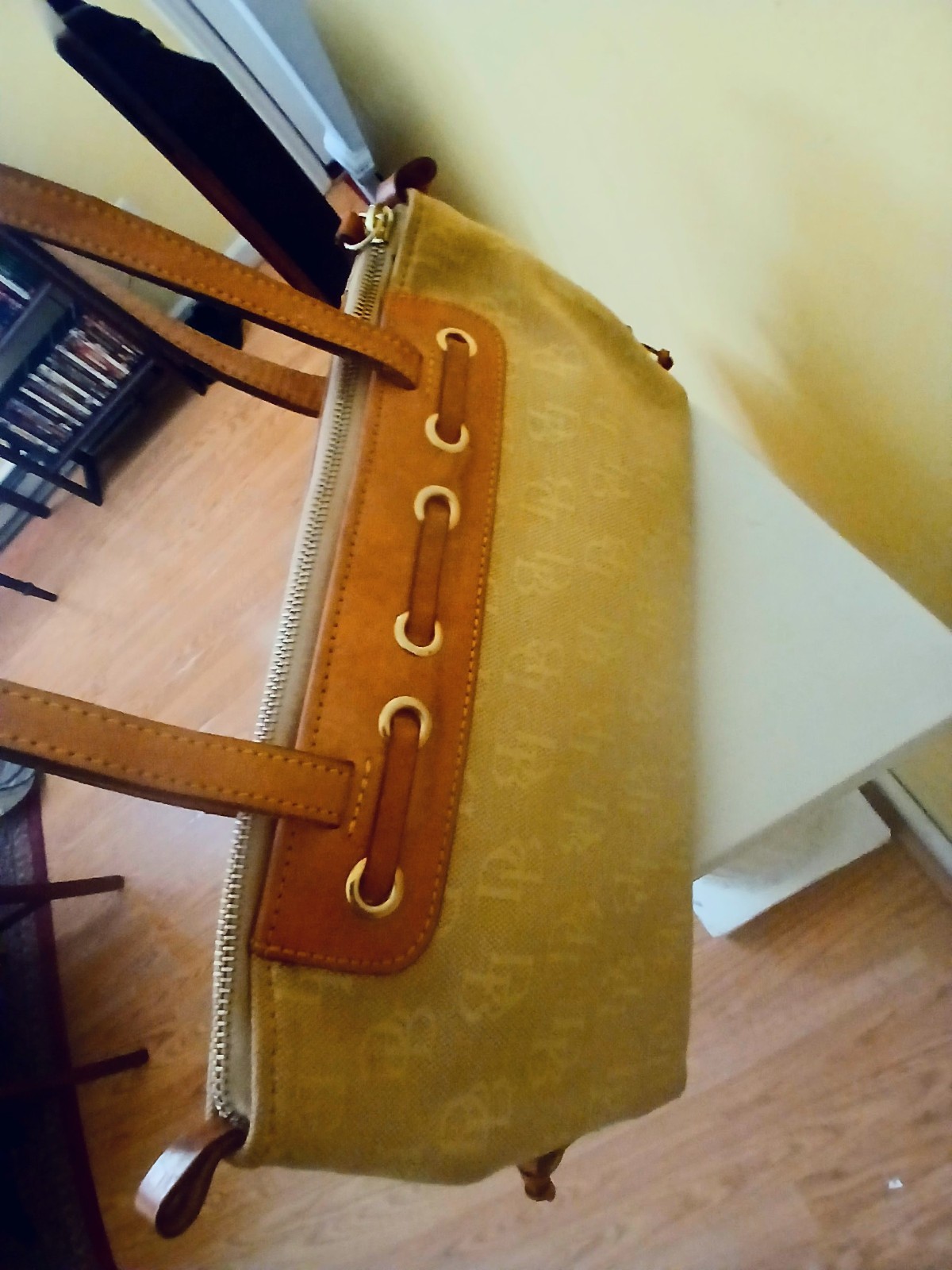 Dooney Bourke Logo Tasle Handle Bag