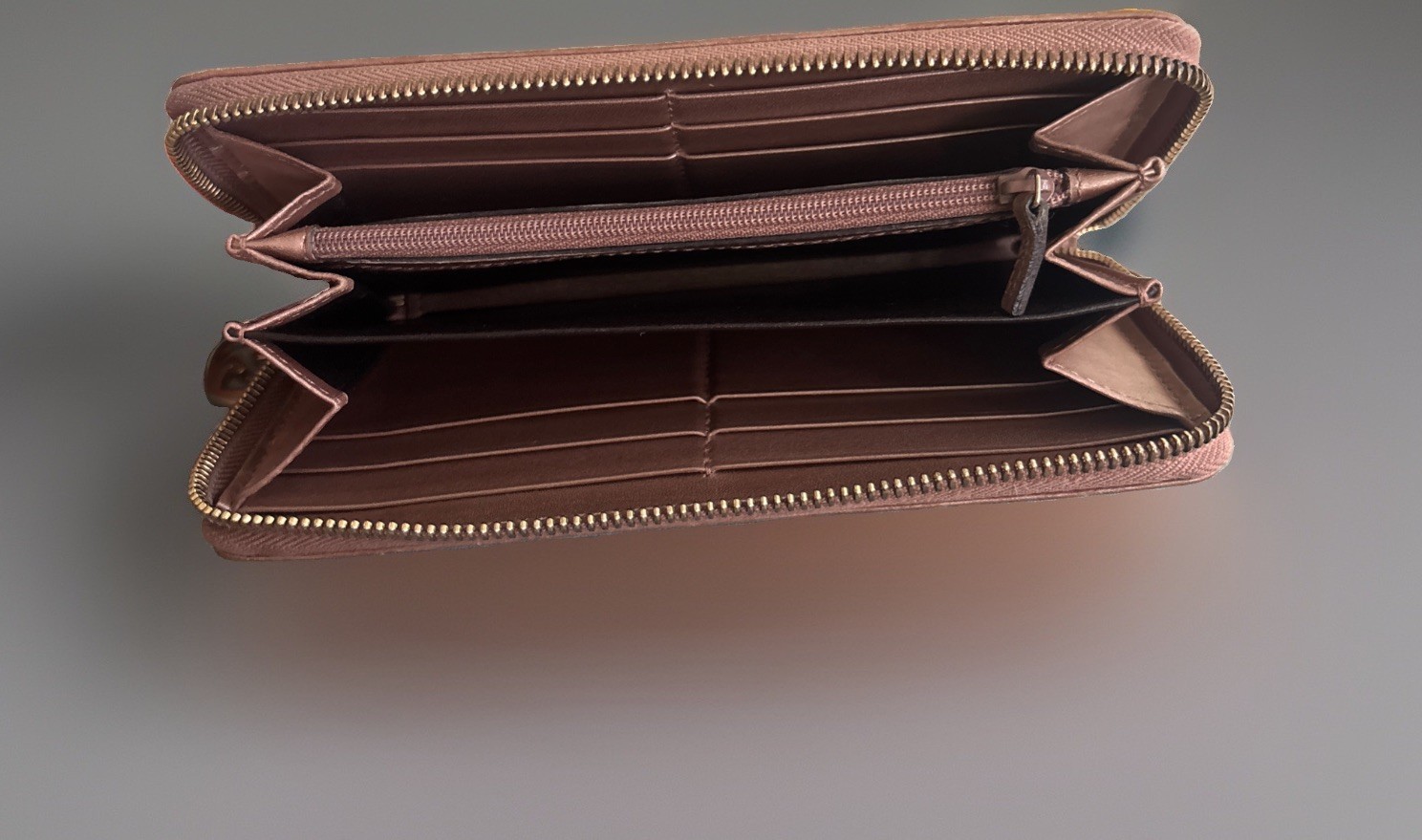 Gucci Bronze Guccissima Leather Zip Around Continental Wallet GG Heart Charm