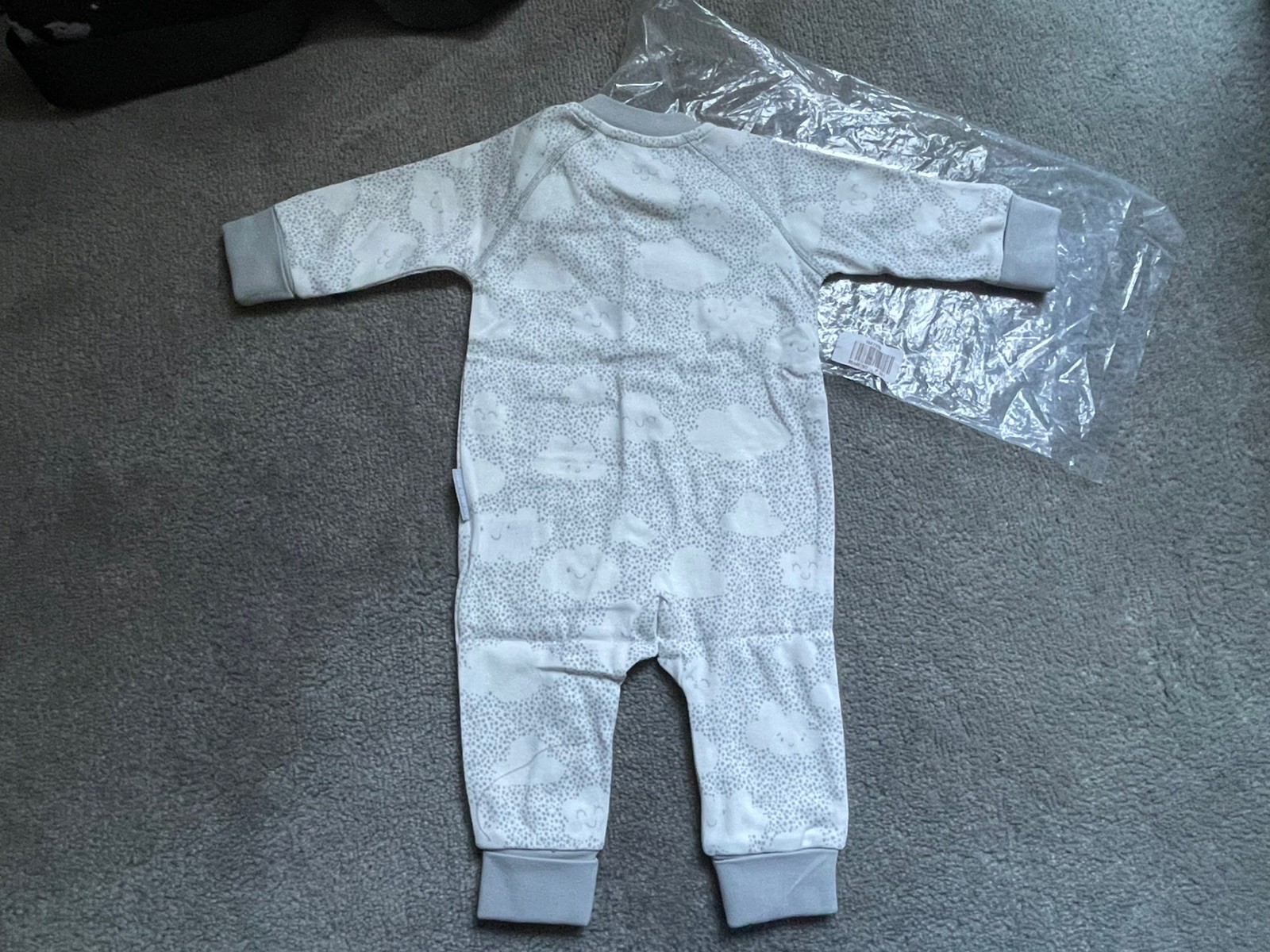 POLARN O PYRET CLOUD PATTERN BABYGROW SLEEPSUIT ALL-IN-ONE GREY WHITE SZ 1-2 MO