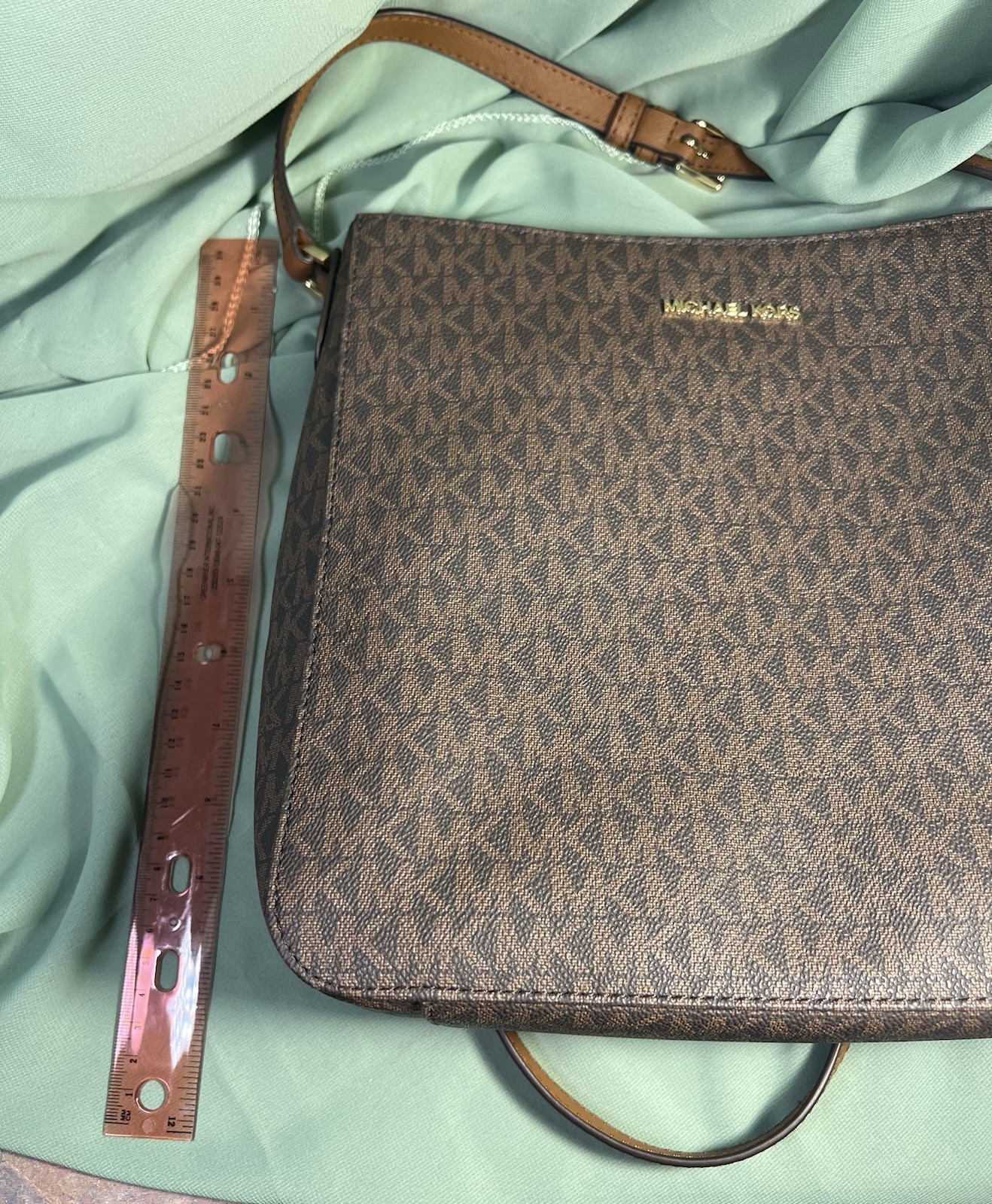 Michael Kors Brown Large Messenger Bag Logo Strap Accent Zip Magnet Pockets
