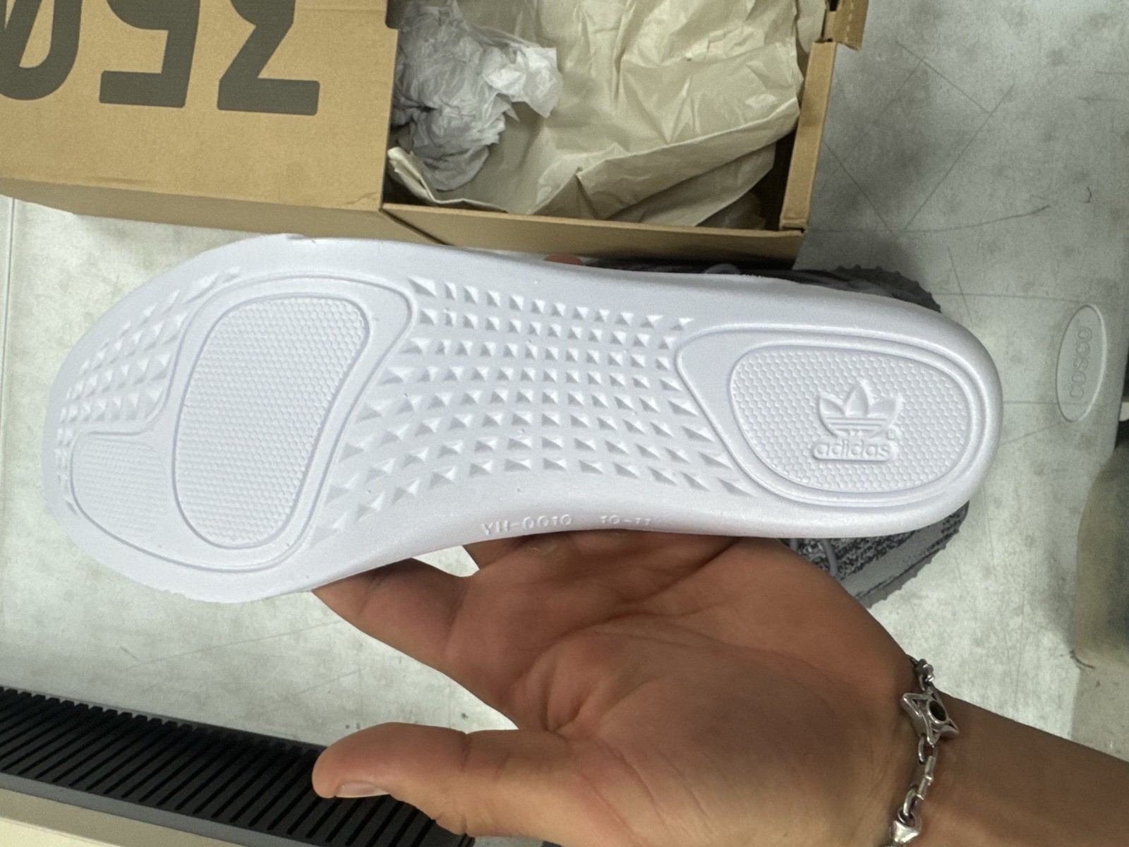 adidas Yeezy Boost 350 V2 Beluga 2.0 Size 11.5 Brand New