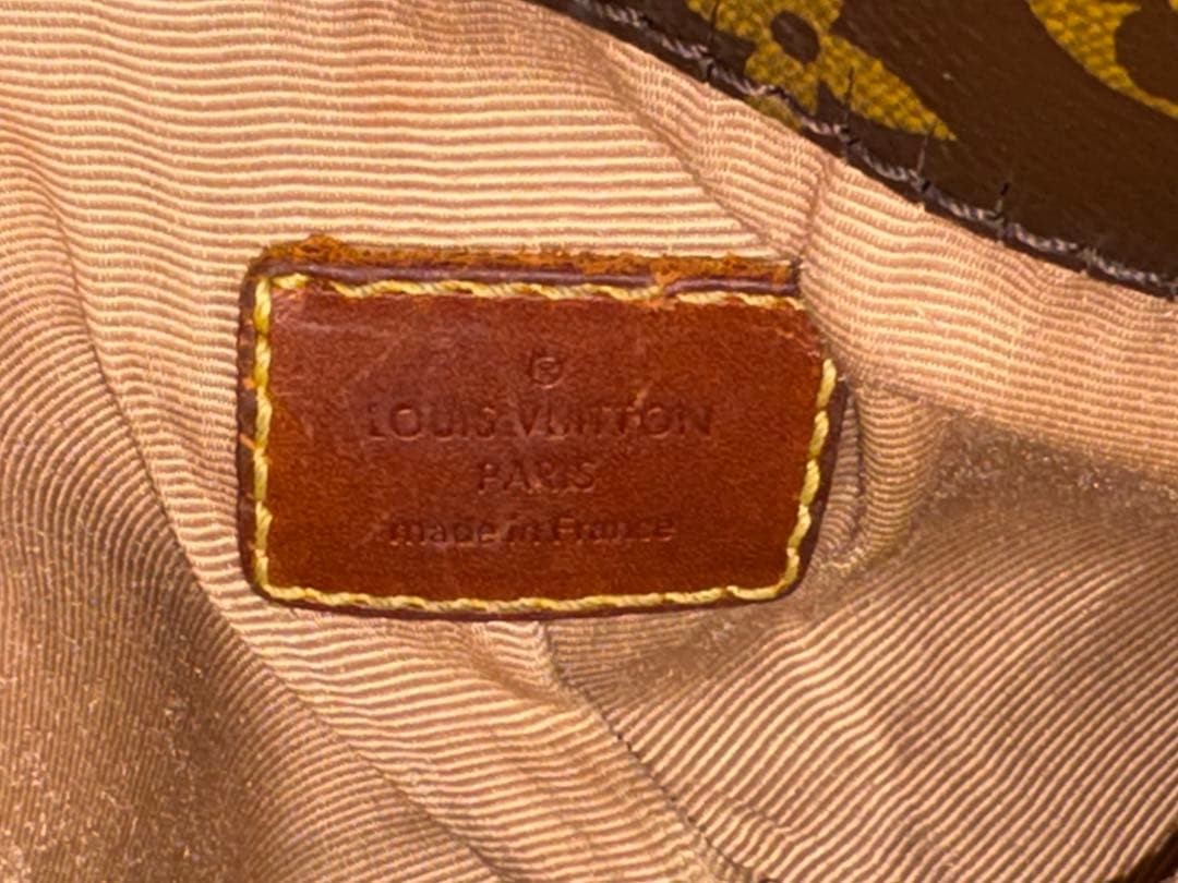 Authentic Louis Vuitton Monogram Artsy MM M40249 Shoulder Bag