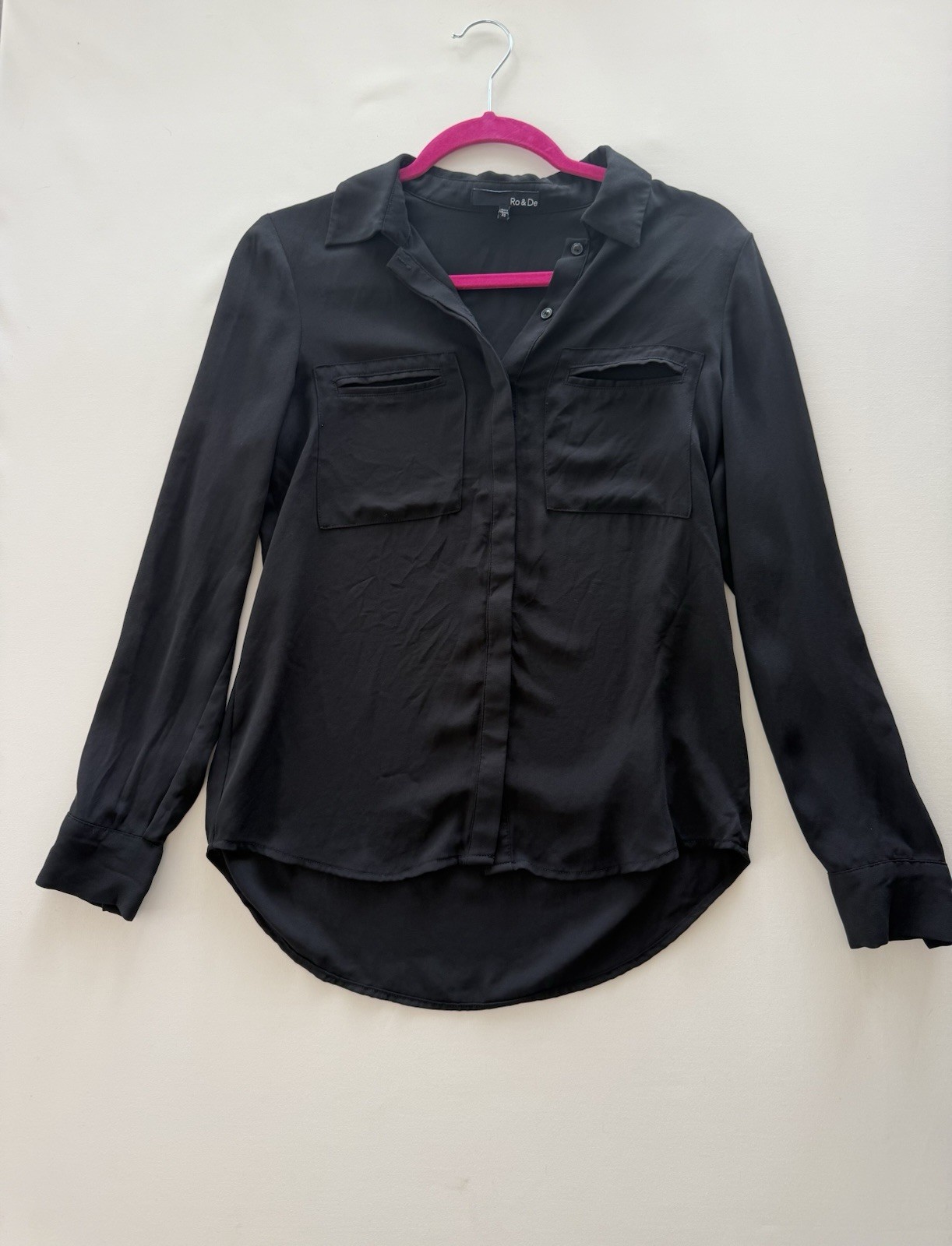 Ro & De Black Button Front Blouse Women’s XS Long Sleeve Collared Hi Low Hem