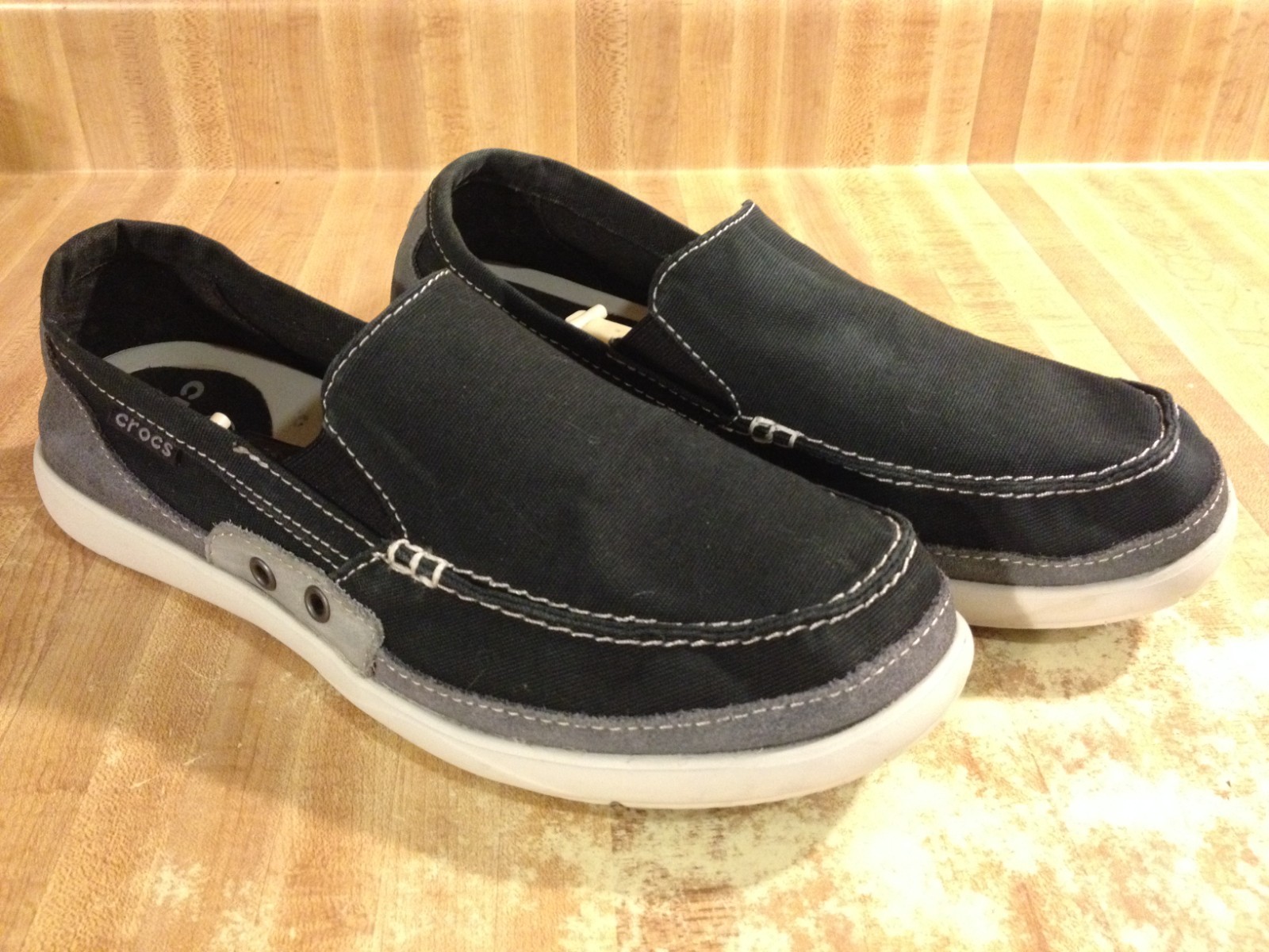 Crocs Mens 9M Walu Accent Black Gray Canvas Slip On Beach Bum Vagabond Loafers