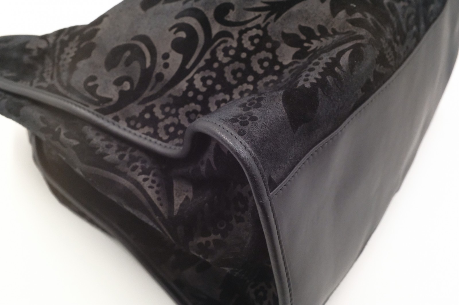 Authentic Gucci Soft Stirrup Tote Bag in Black Suede 296855