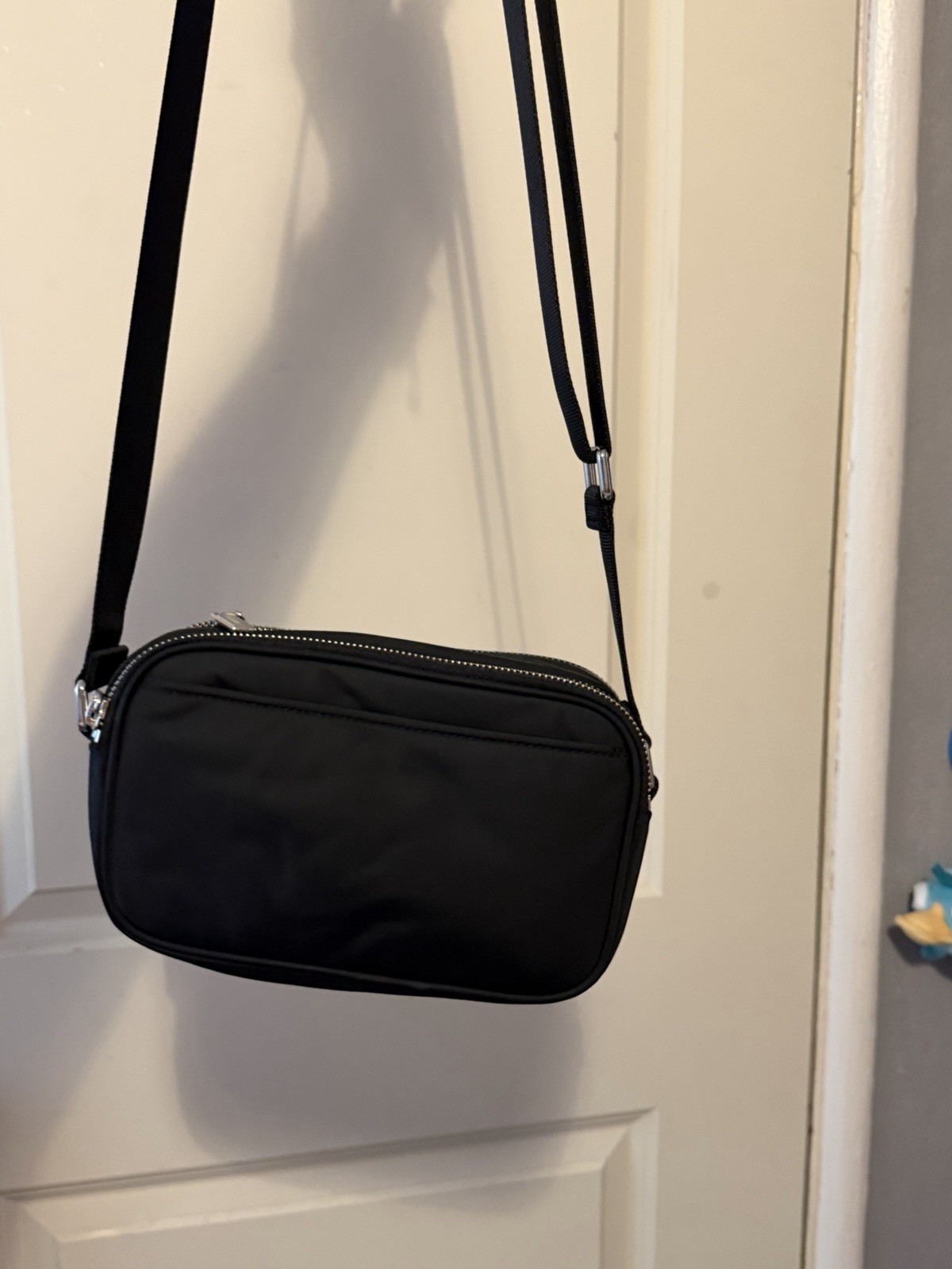 Lululemon 2L Crossbody Camera Bag Black/Silver Zipper