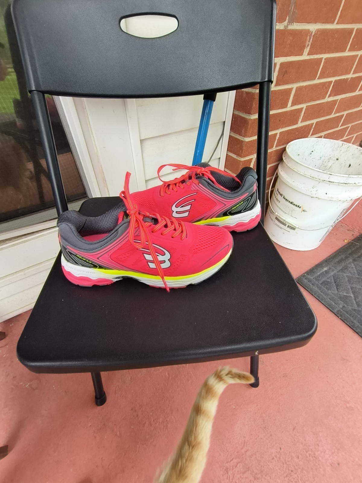 SPIRA WOMEN’S RUNNING SHOES AQUARIUS (size 7) VERY GOOD USED CONDITION CORAL