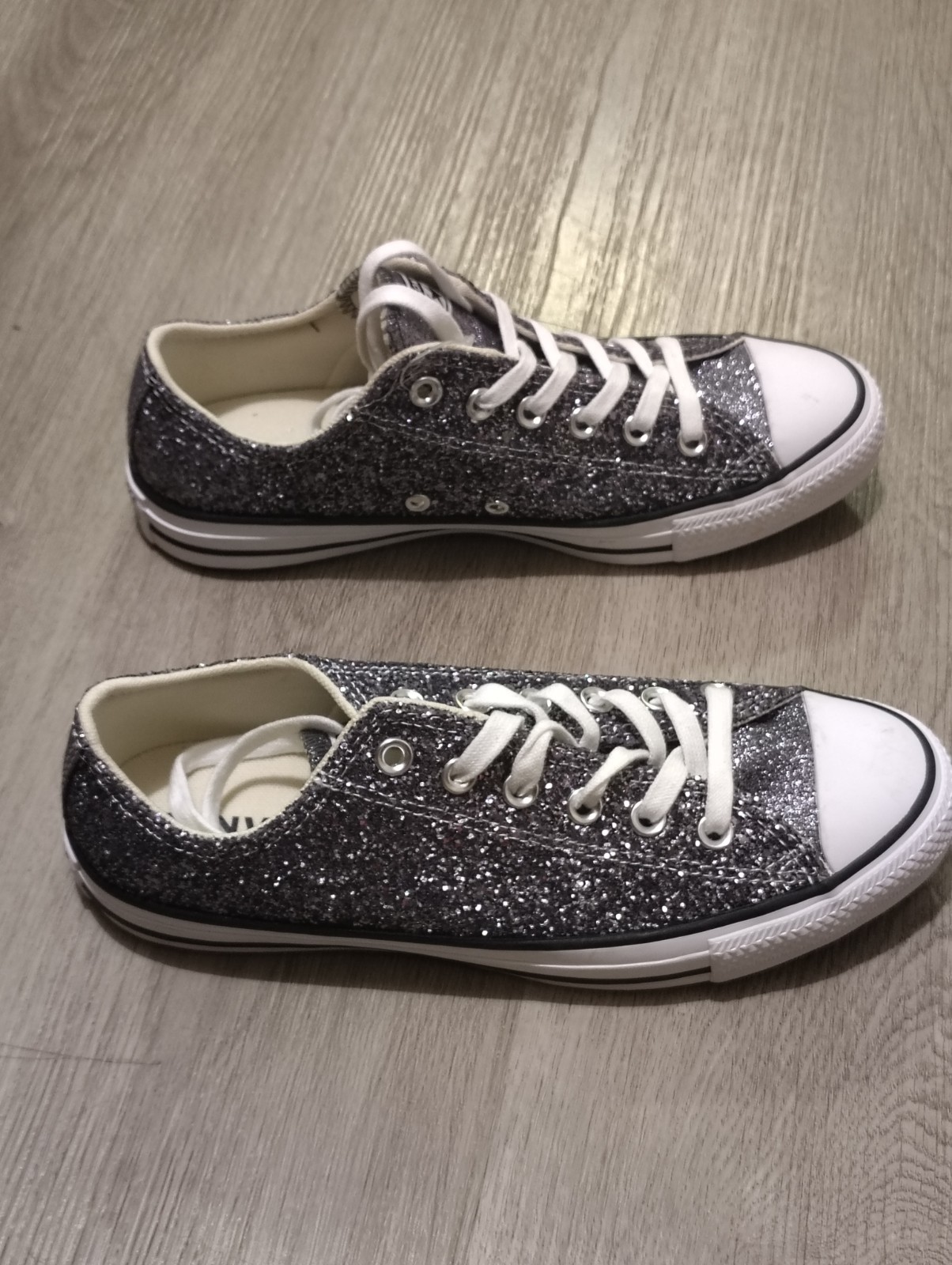 Converse Chuck Taylor All Star Low Top Lace-Up Silver Glitter Sneaker White